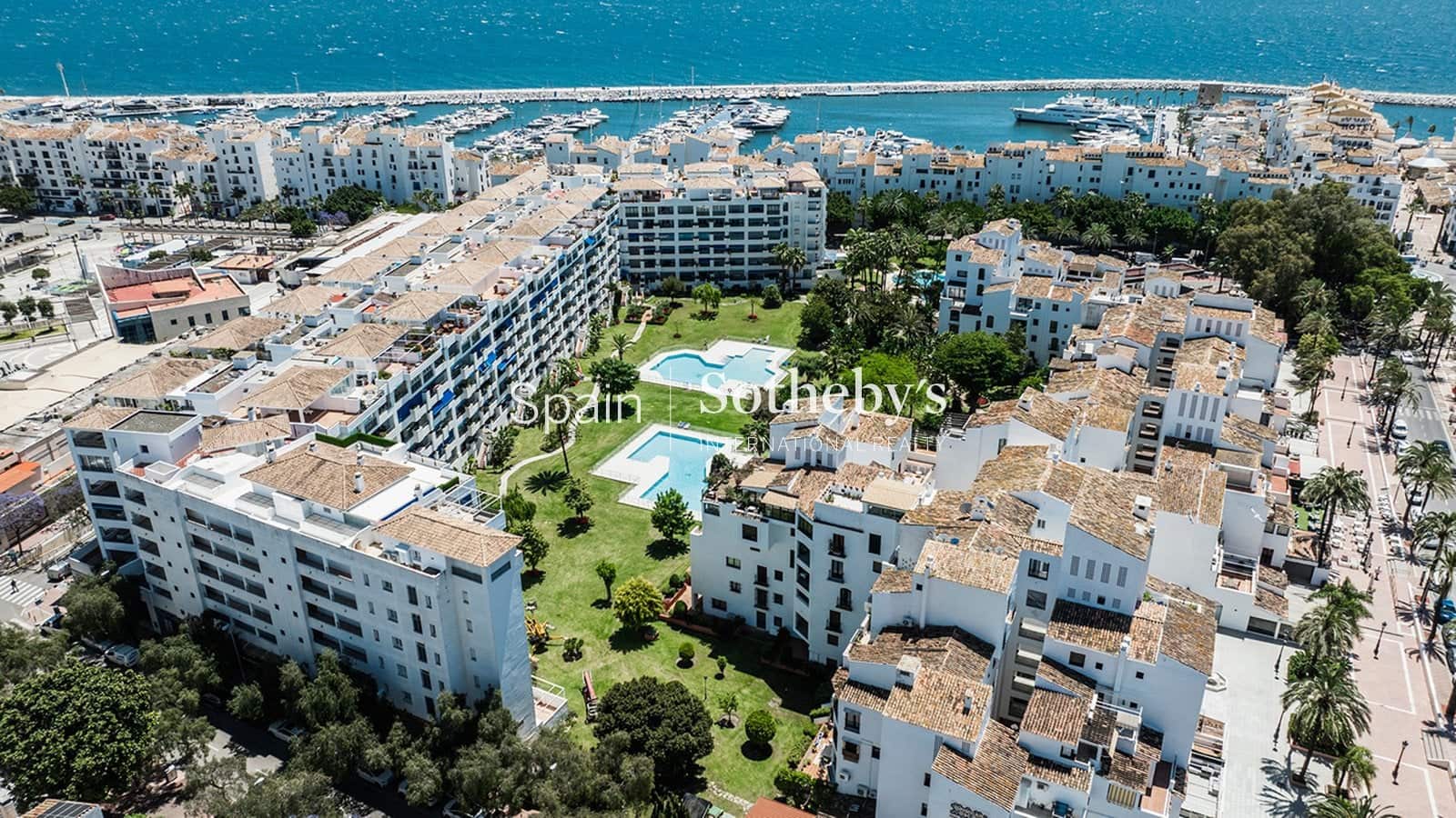 3 quarto Penthouse para venda em Puerto Banus com piscina garagem - 1 195 000 € (Ref: 9578215)