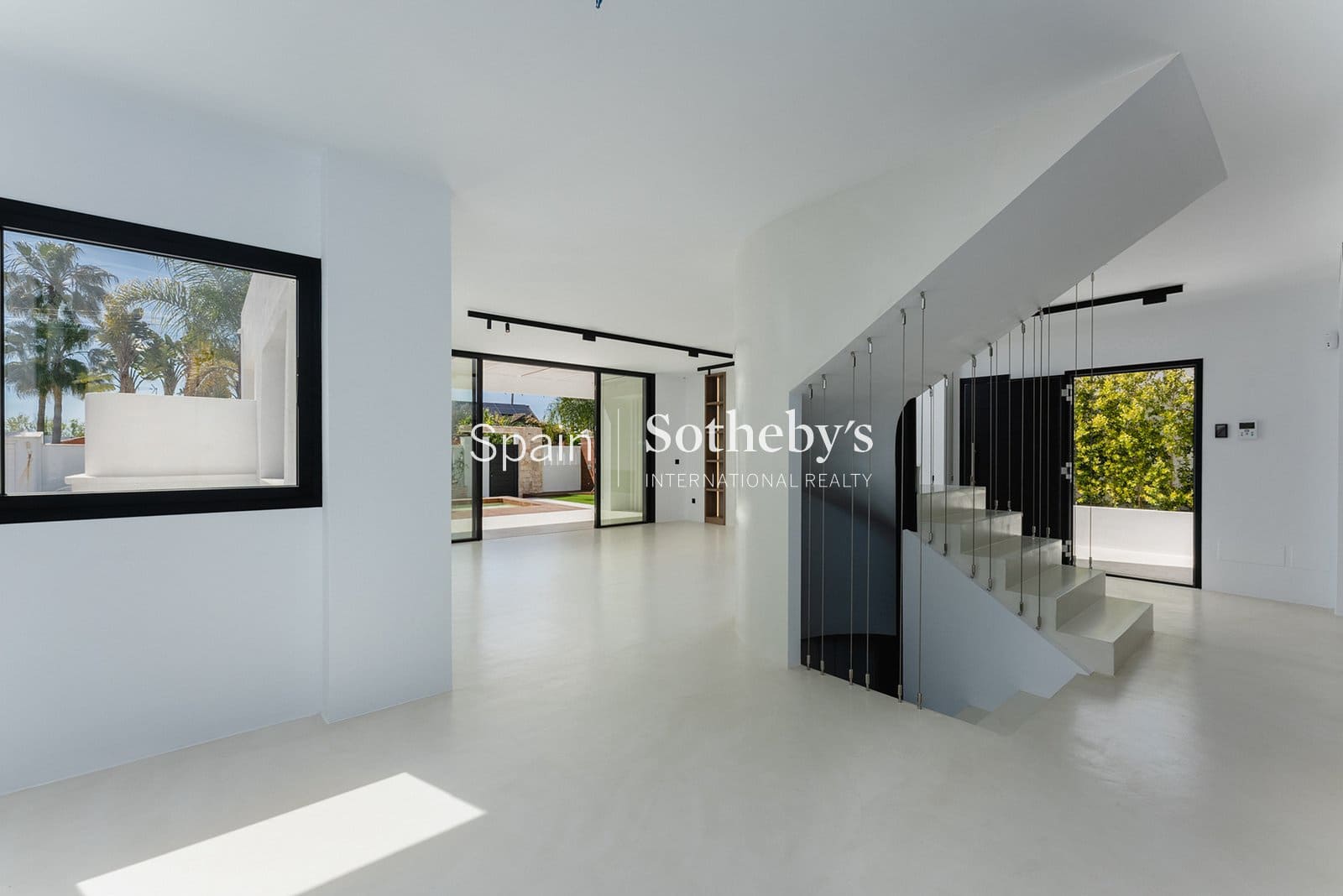 4 sovrum Villa till salu i Estepona med pool garage - 1 595 000 € (Ref: 9578216)