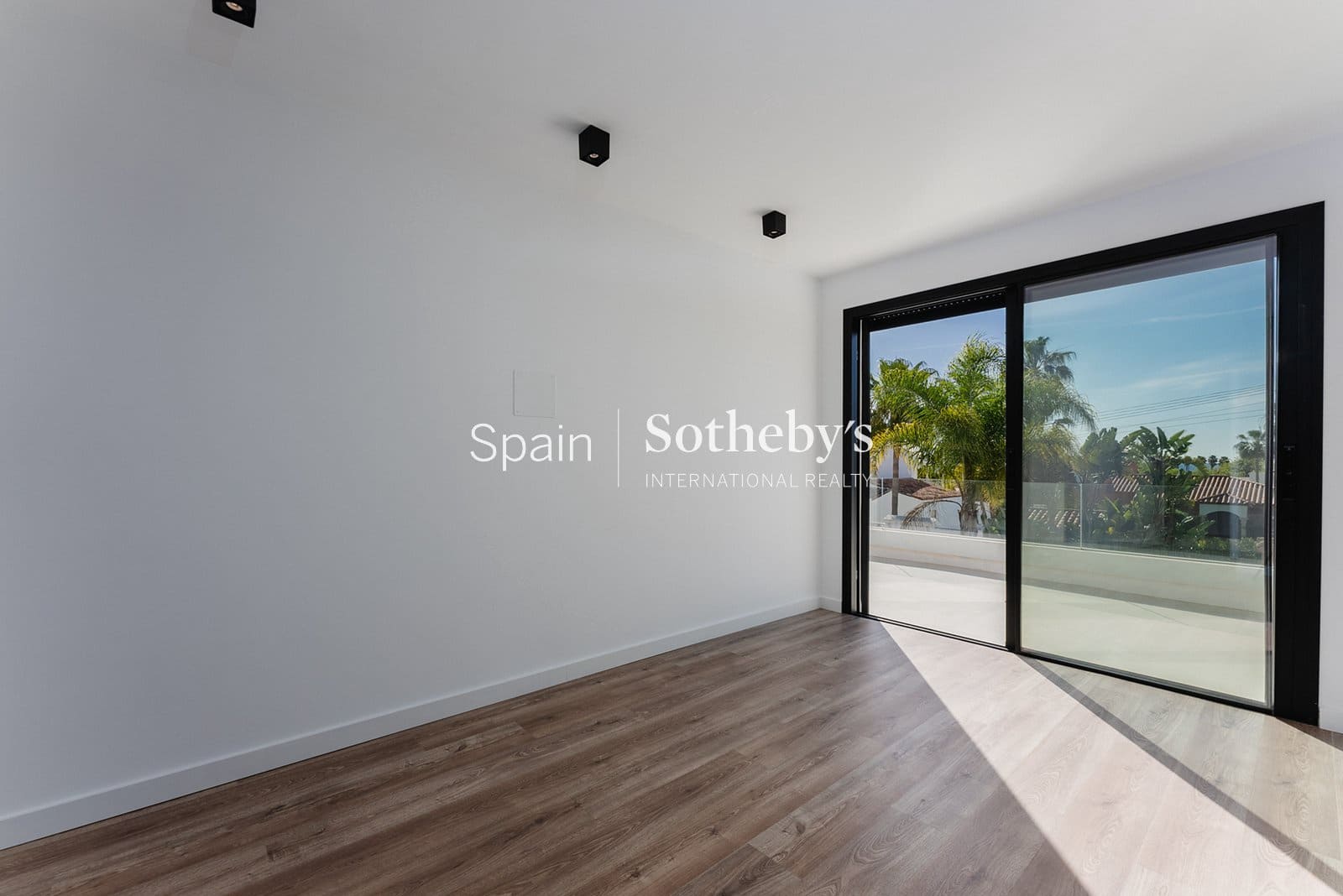 4 sovrum Villa till salu i Estepona med pool garage - 1 595 000 € (Ref: 9578216)