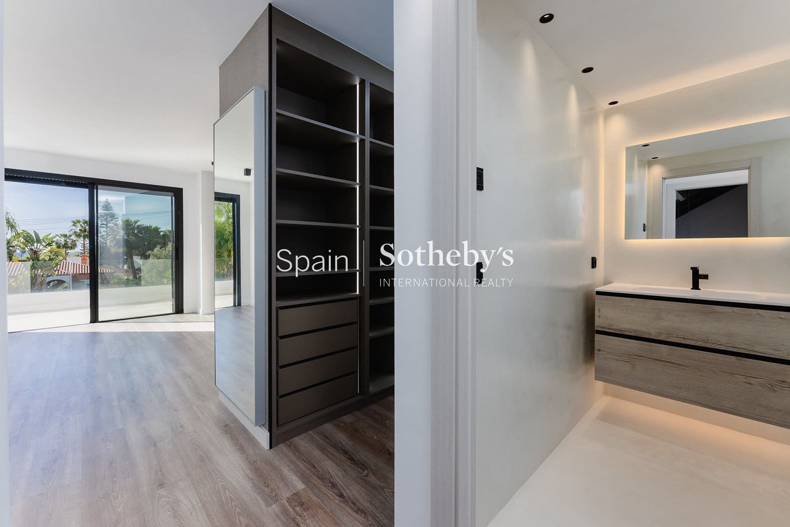 4 sovrum Villa till salu i Estepona med pool garage - 1 595 000 € (Ref: 9578216)