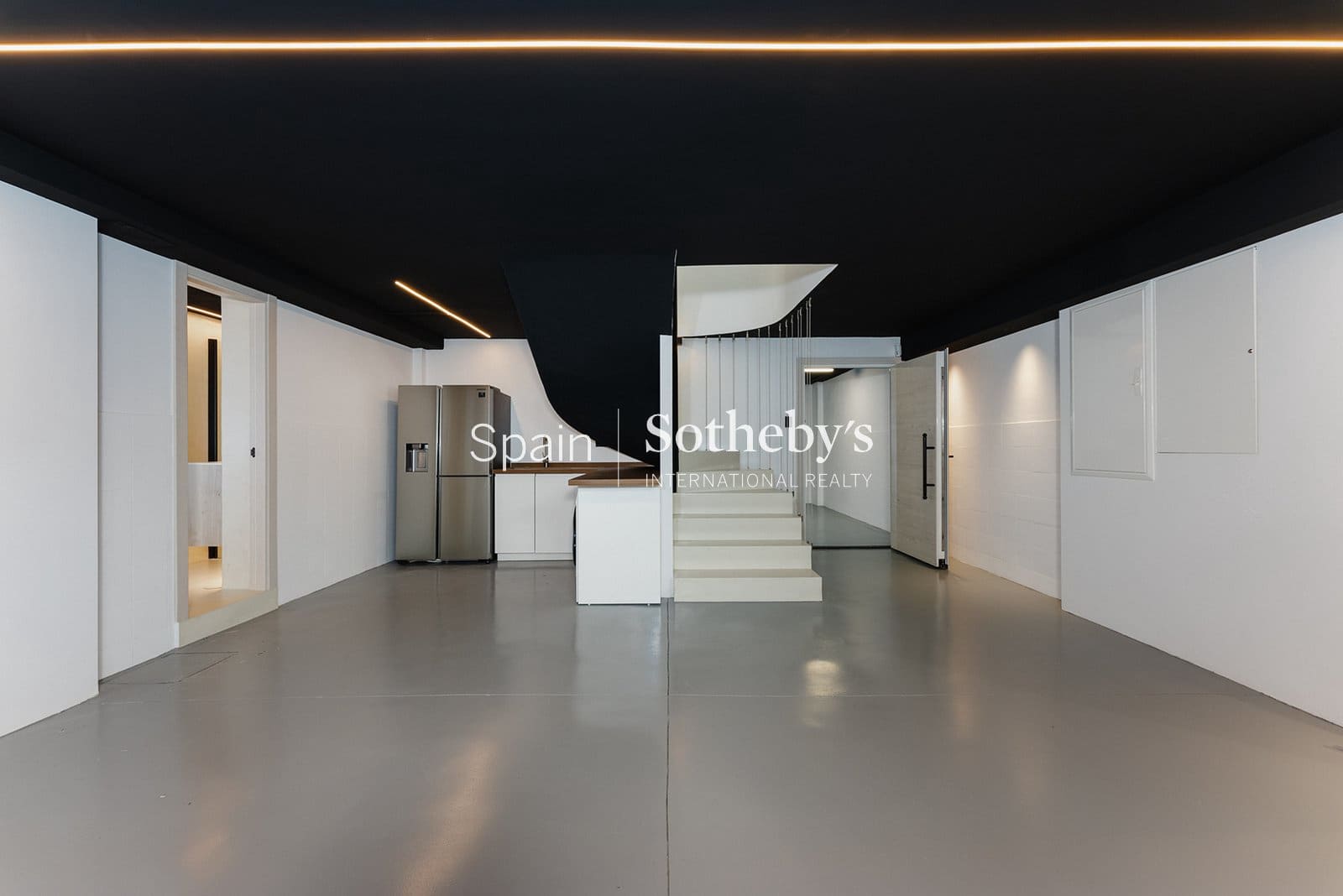 4 sovrum Villa till salu i Estepona med pool garage - 1 595 000 € (Ref: 9578216)