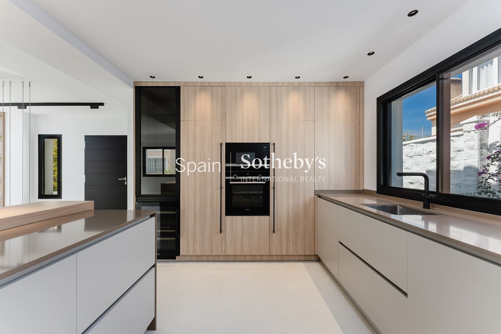 4 sovrum Villa till salu i Estepona med pool garage - 1 595 000 € (Ref: 9578216)