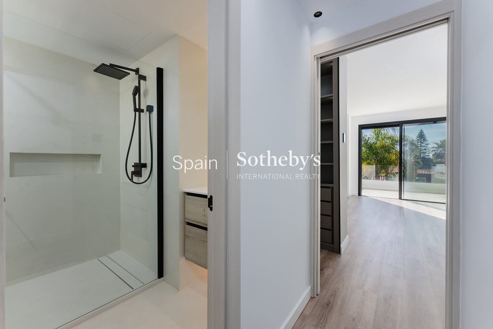 4 sovrum Villa till salu i Estepona med pool garage - 1 595 000 € (Ref: 9578216)