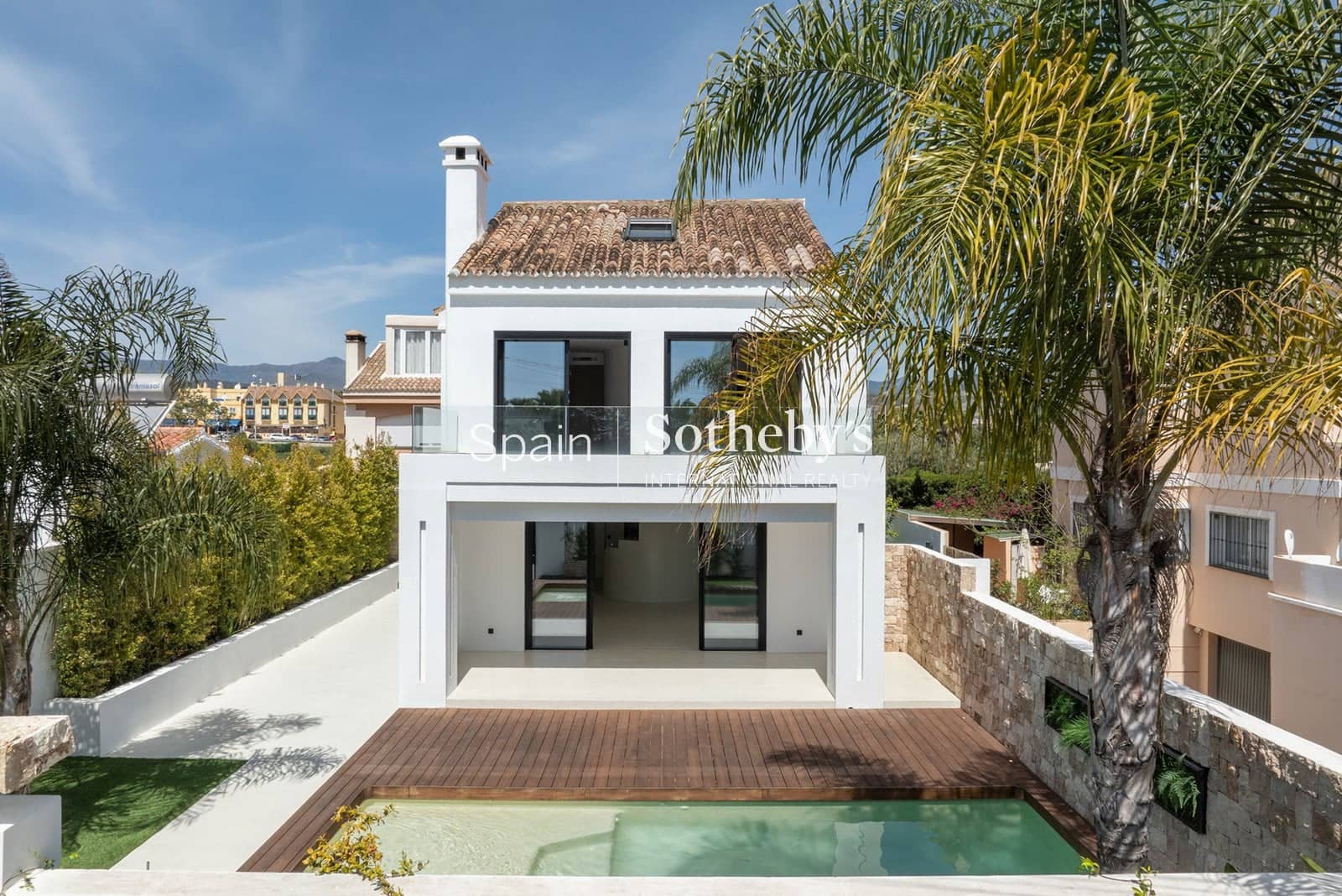 4 sovrum Villa till salu i Estepona med pool garage - 1 595 000 € (Ref: 9578216)