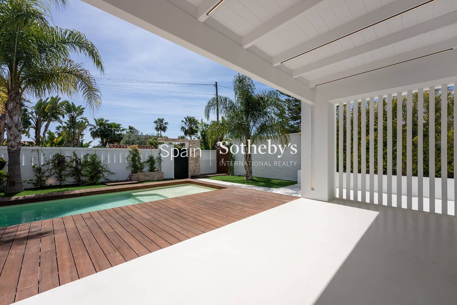 4 sovrum Villa till salu i Estepona med pool garage - 1 595 000 € (Ref: 9578216)