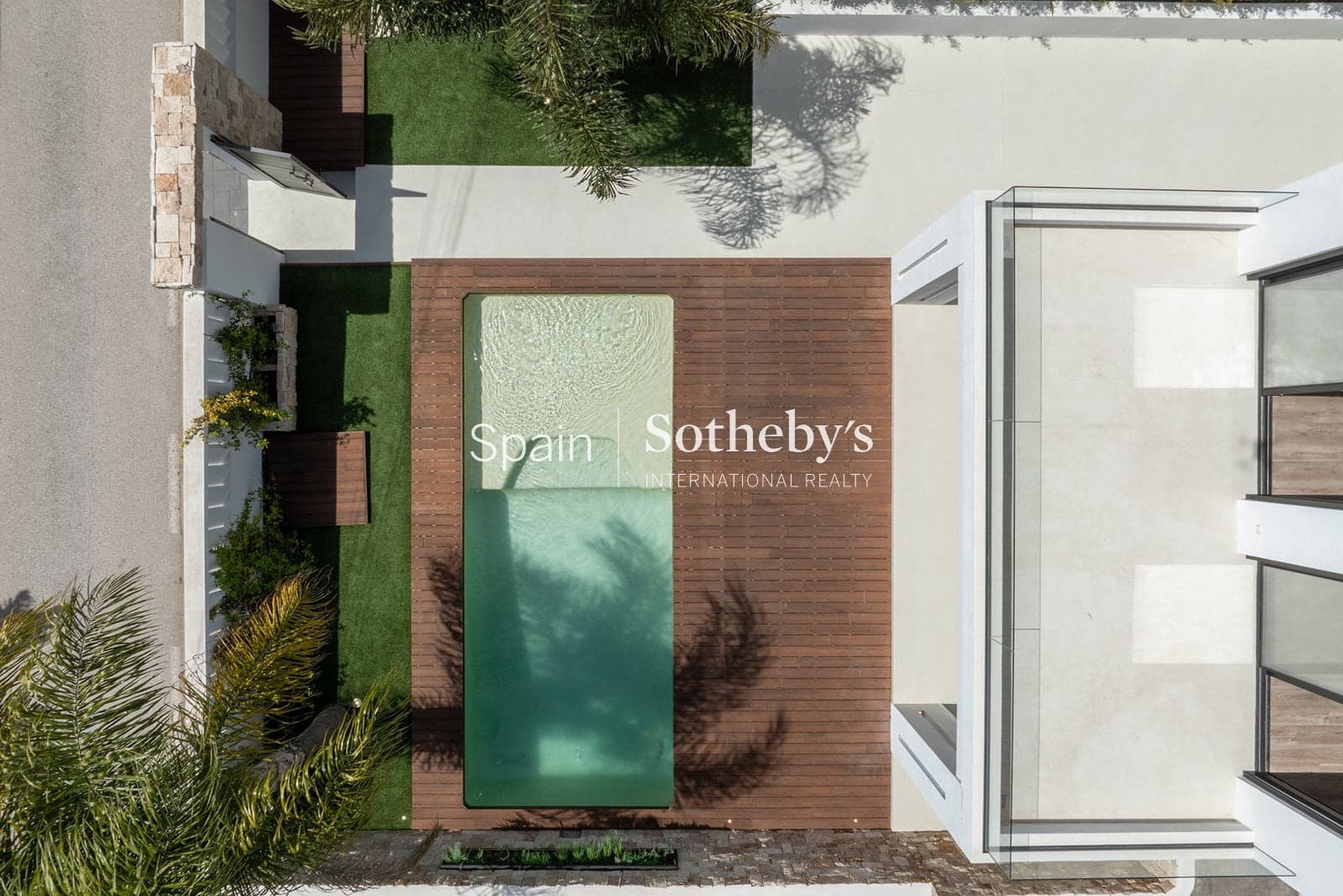 4 sovrum Villa till salu i Estepona med pool garage - 1 595 000 € (Ref: 9578216)