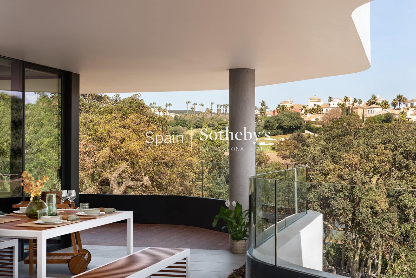 Piso de 3 habitaciones en Sotogrande en venta con piscina - 1.200.000 € (Ref: 9578219)