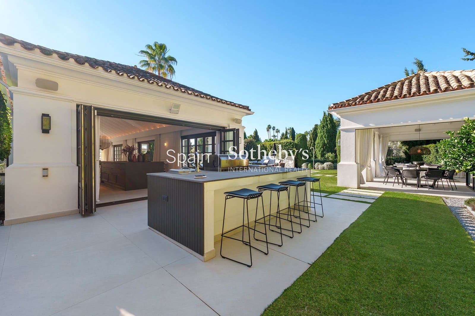 5 chambre Villa/Maison à vendre à Nueva Andalucia avec piscine garage - 11 950 000 € (Ref: 9606352)