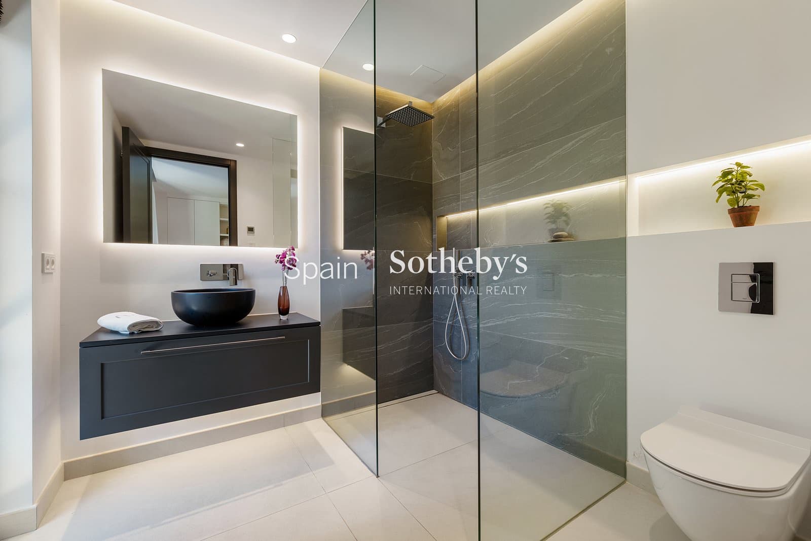 5 chambre Villa/Maison à vendre à Nueva Andalucia avec piscine garage - 11 950 000 € (Ref: 9606352)