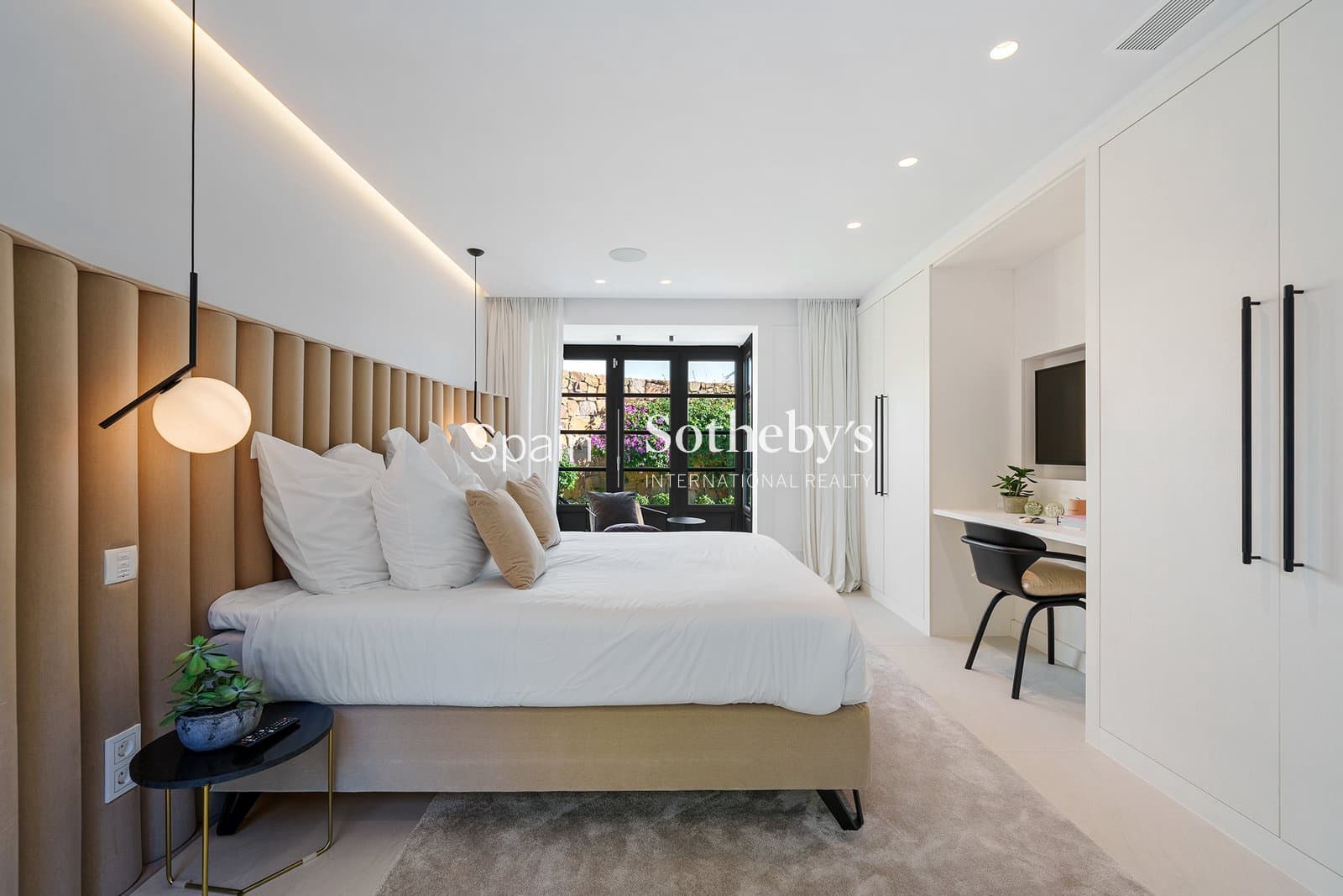 5 chambre Villa/Maison à vendre à Nueva Andalucia avec piscine garage - 11 950 000 € (Ref: 9606352)