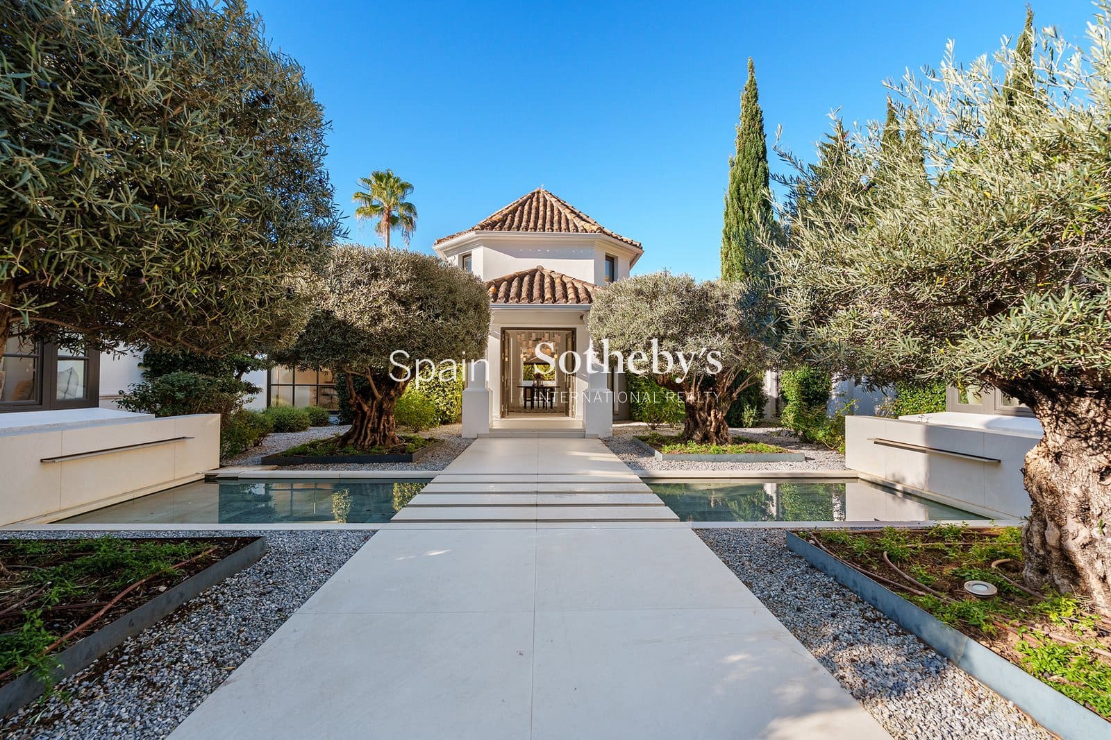 5 chambre Villa/Maison à vendre à Nueva Andalucia avec piscine garage - 11 950 000 € (Ref: 9606352)