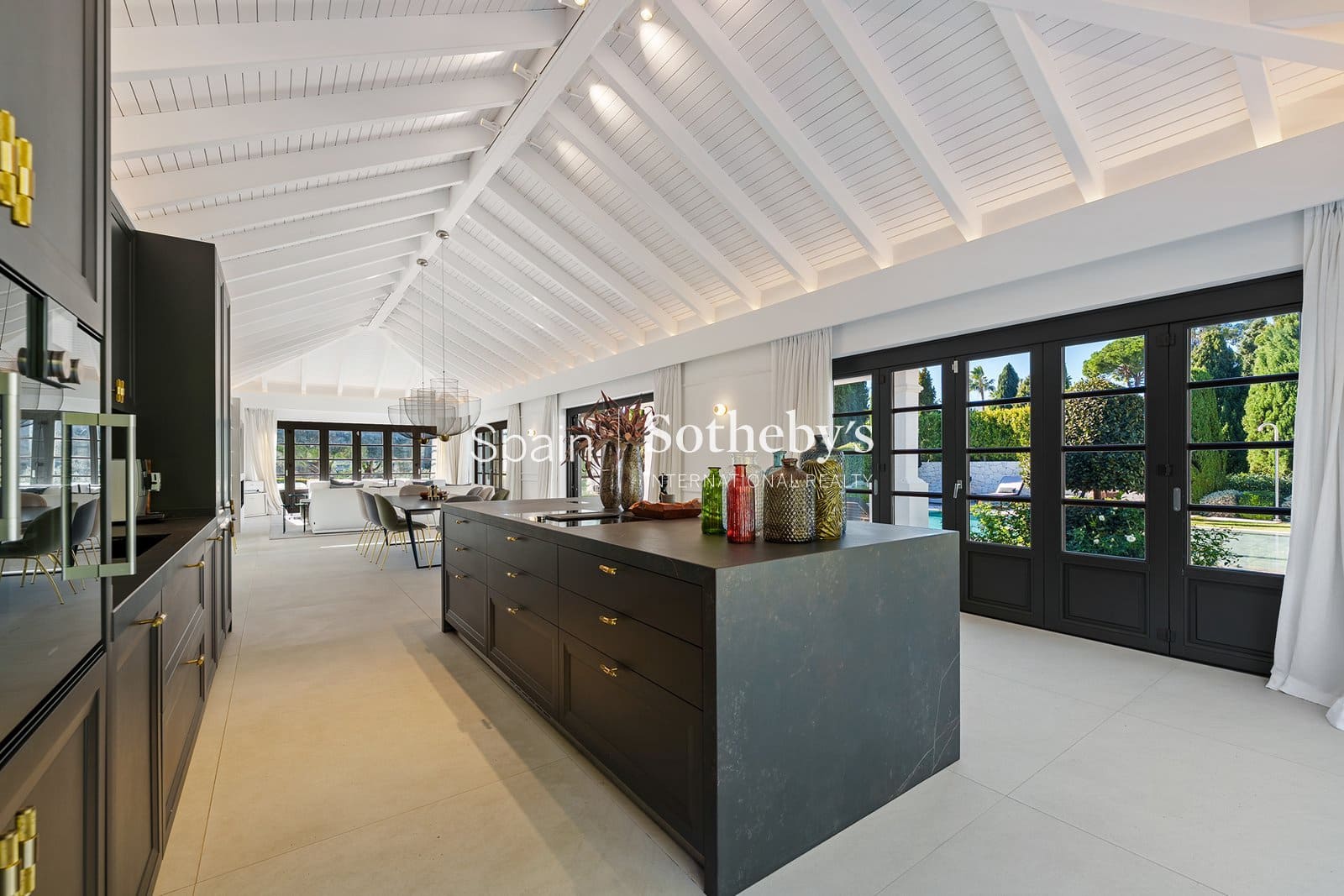 5 chambre Villa/Maison à vendre à Nueva Andalucia avec piscine garage - 11 950 000 € (Ref: 9606352)