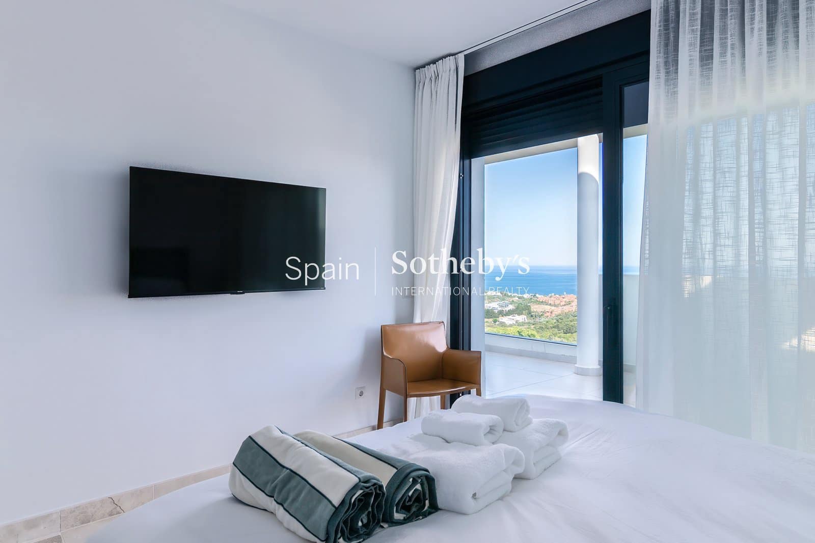 3 quarto Penthouse para venda em Casares com piscina garagem - 1 150 000 € (Ref: 9606841)