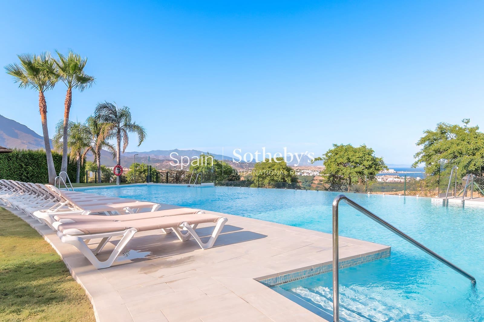 3 quarto Penthouse para venda em Casares com piscina garagem - 1 150 000 € (Ref: 9606841)