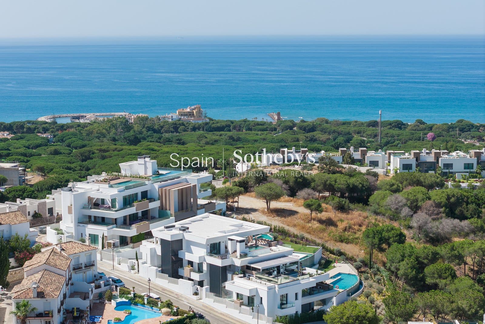 4 bedroom Flat for sale in Marbella with pool garage - € 1,950,000 (Ref: 9606842)