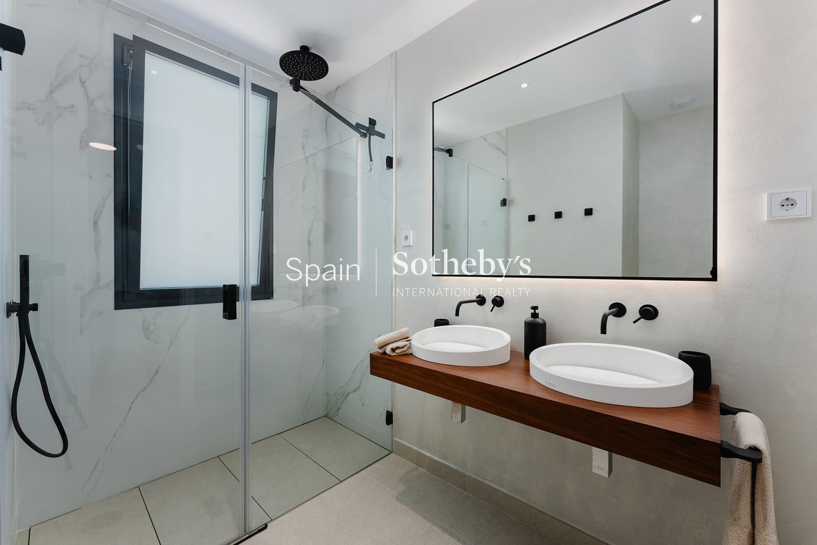 4 bedroom Flat for sale in Marbella with pool garage - € 1,950,000 (Ref: 9606842)