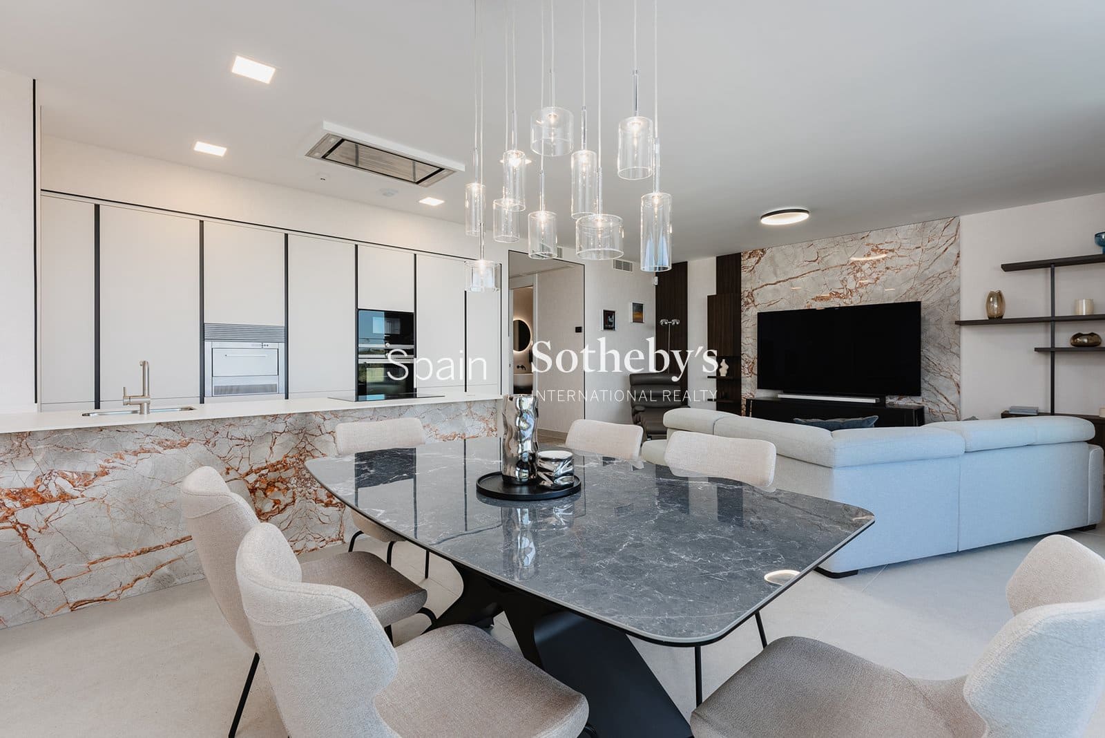 4 bedroom Flat for sale in Marbella with pool garage - € 1,950,000 (Ref: 9606842)