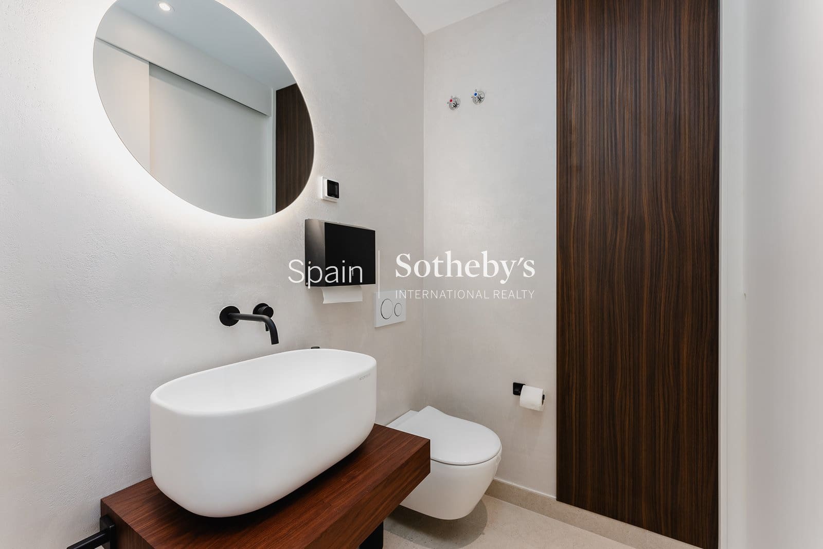 4 bedroom Flat for sale in Marbella with pool garage - € 1,950,000 (Ref: 9606842)