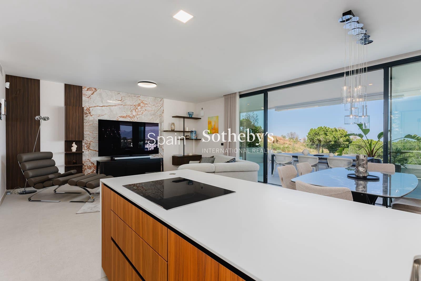 4 bedroom Flat for sale in Marbella with pool garage - € 1,950,000 (Ref: 9606842)