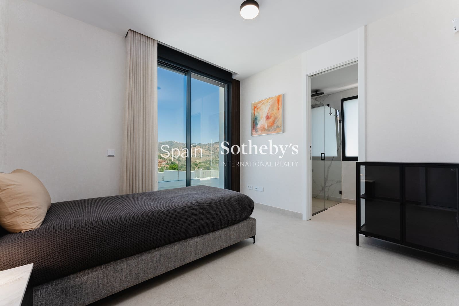 4 bedroom Flat for sale in Marbella with pool garage - € 1,950,000 (Ref: 9606842)