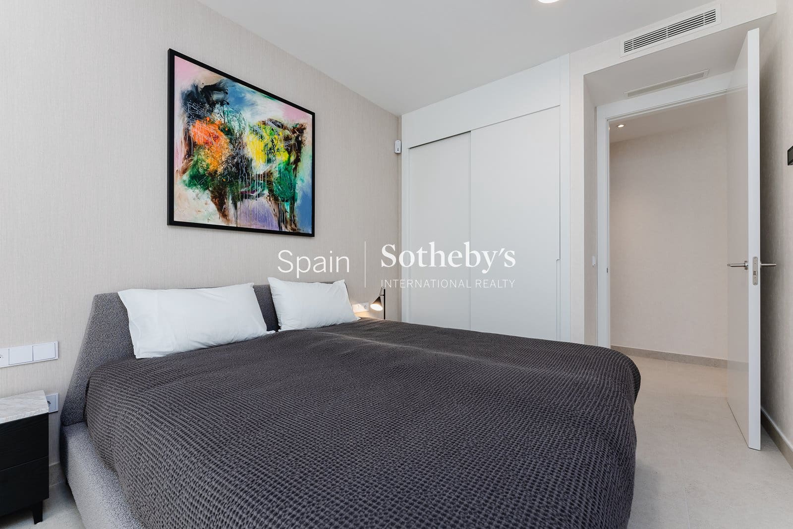 4 bedroom Flat for sale in Marbella with pool garage - € 1,950,000 (Ref: 9606842)