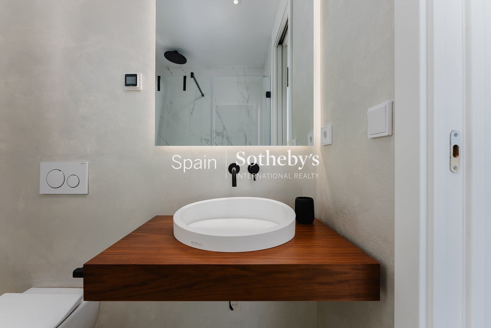 4 bedroom Flat for sale in Marbella with pool garage - € 1,950,000 (Ref: 9606842)