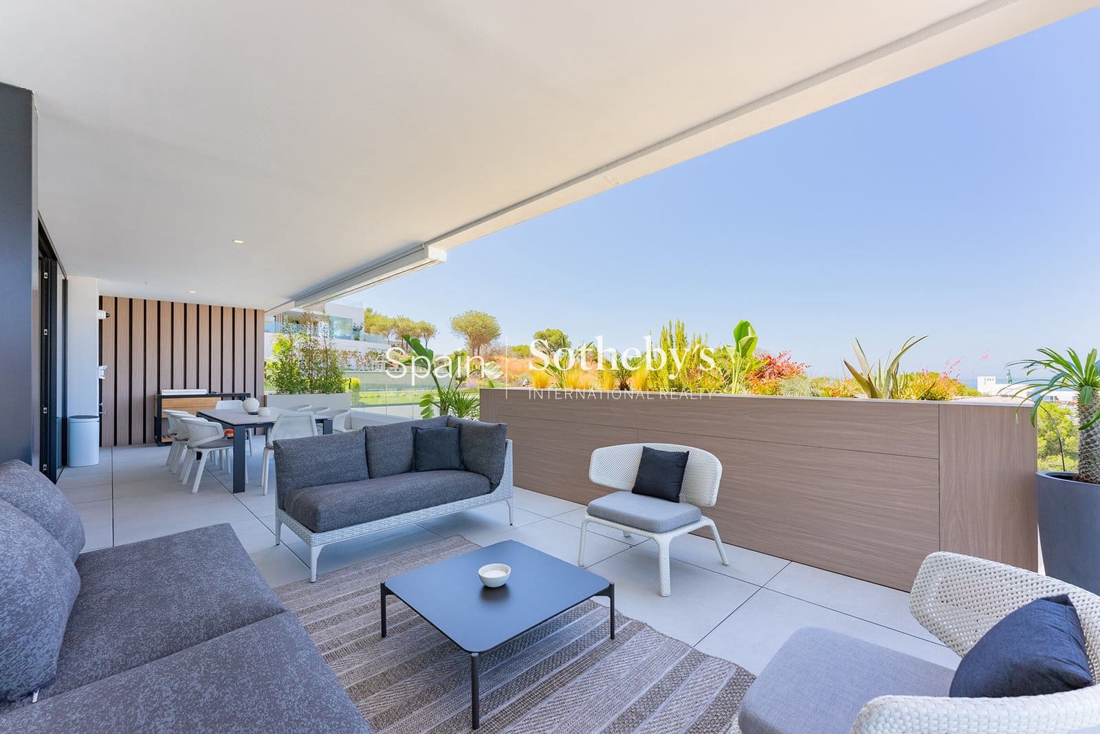4 bedroom Flat for sale in Marbella with pool garage - € 1,950,000 (Ref: 9606842)
