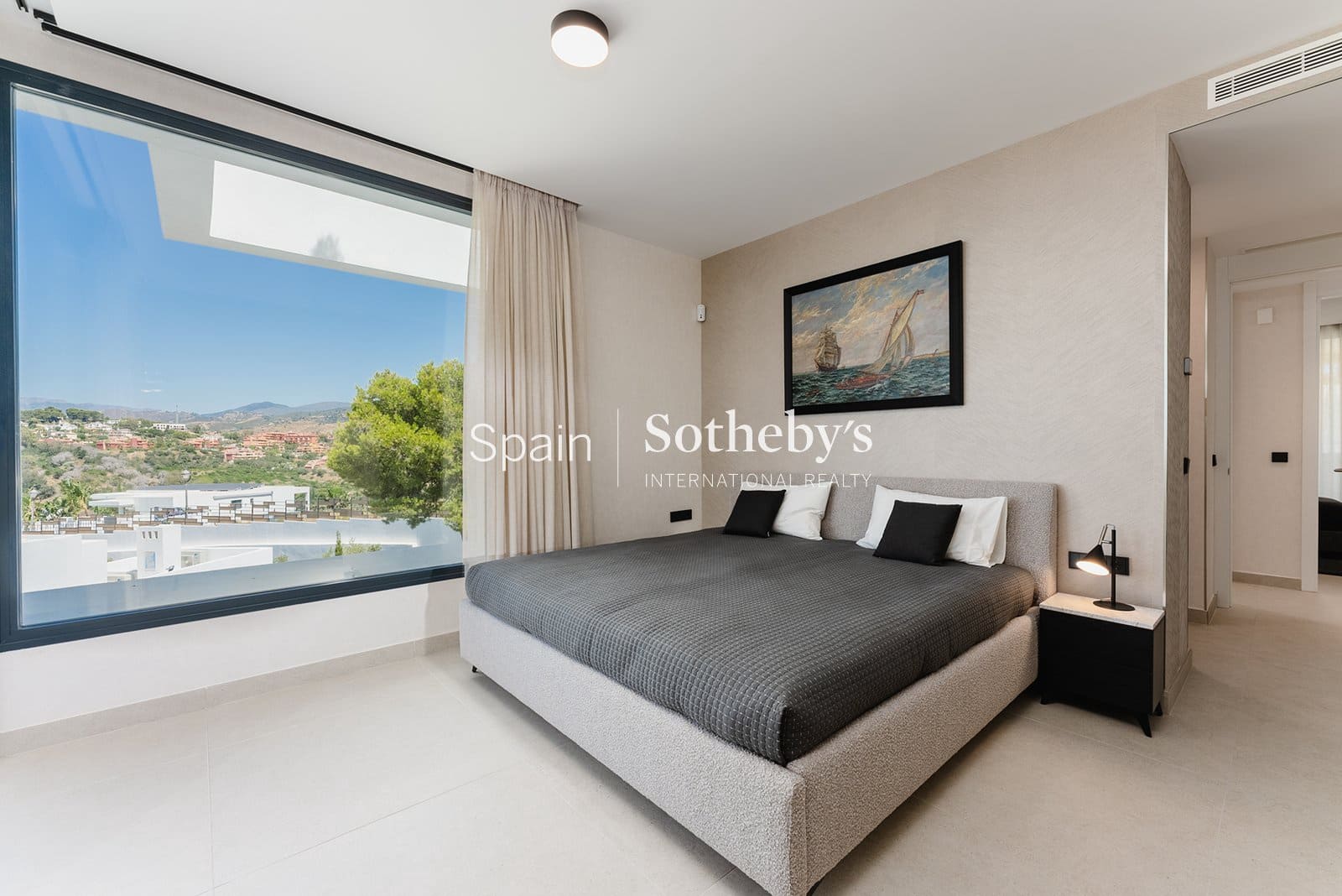 4 bedroom Flat for sale in Marbella with pool garage - € 1,950,000 (Ref: 9606842)