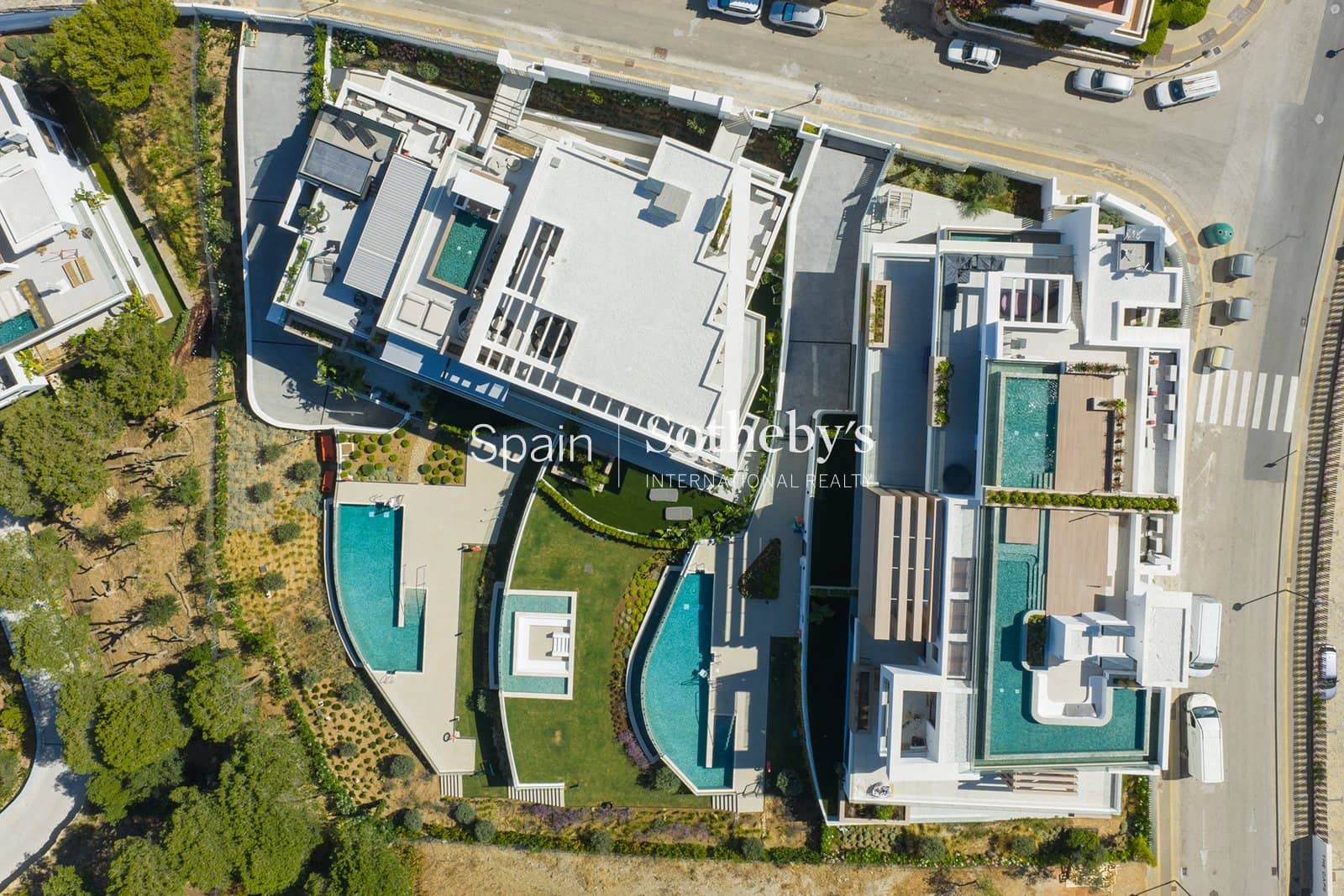 4 bedroom Flat for sale in Marbella with pool garage - € 1,950,000 (Ref: 9606842)