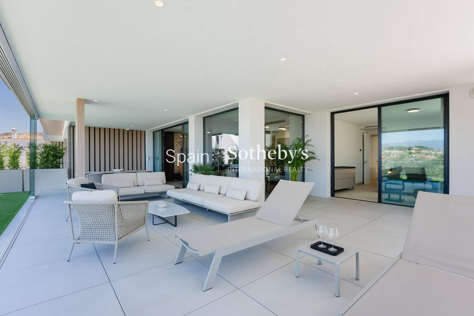 3 bedroom Flat for sale in Marbella with pool garage - € 2,080,000 (Ref: 9610105)