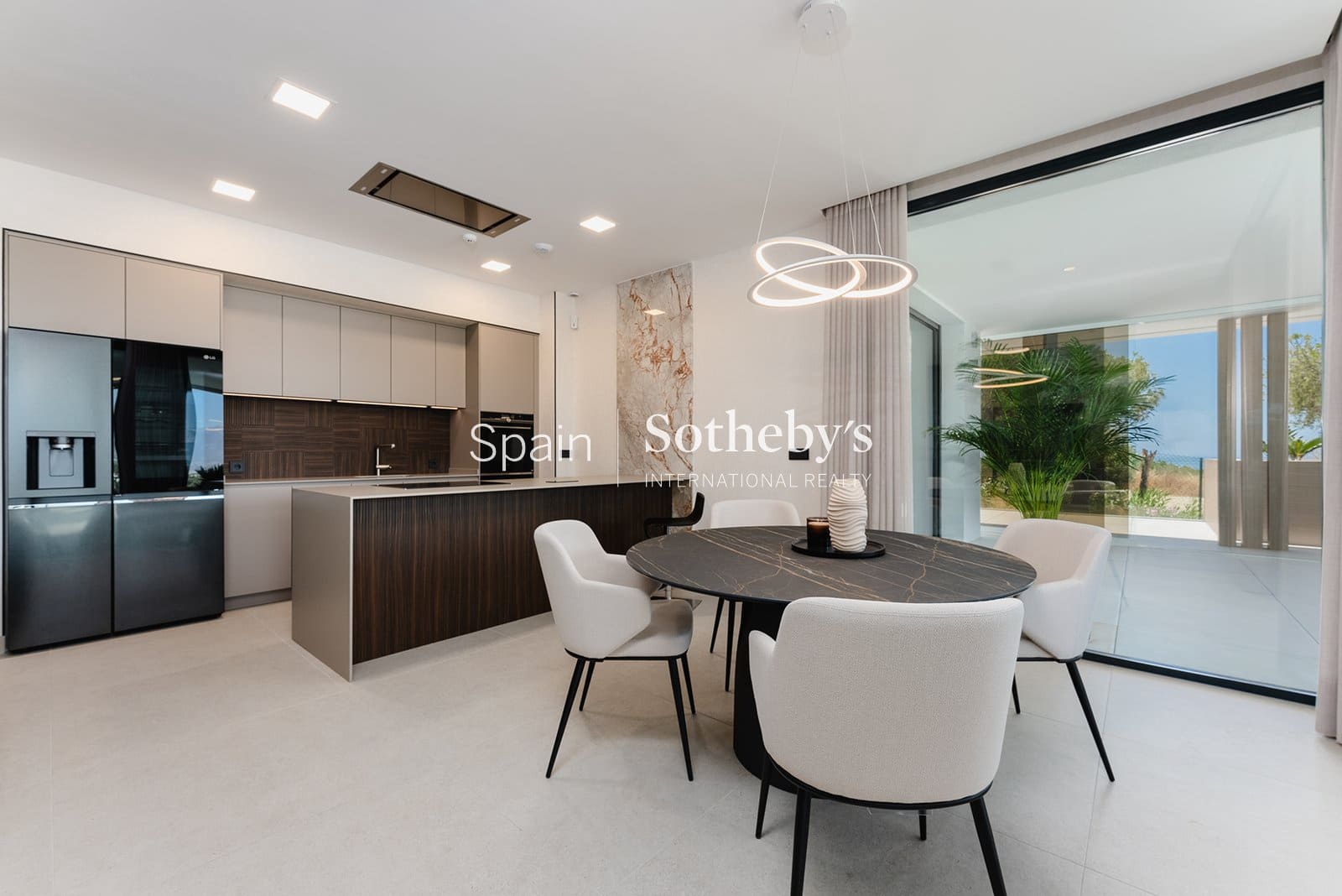 3 bedroom Flat for sale in Marbella with pool garage - € 2,080,000 (Ref: 9610105)