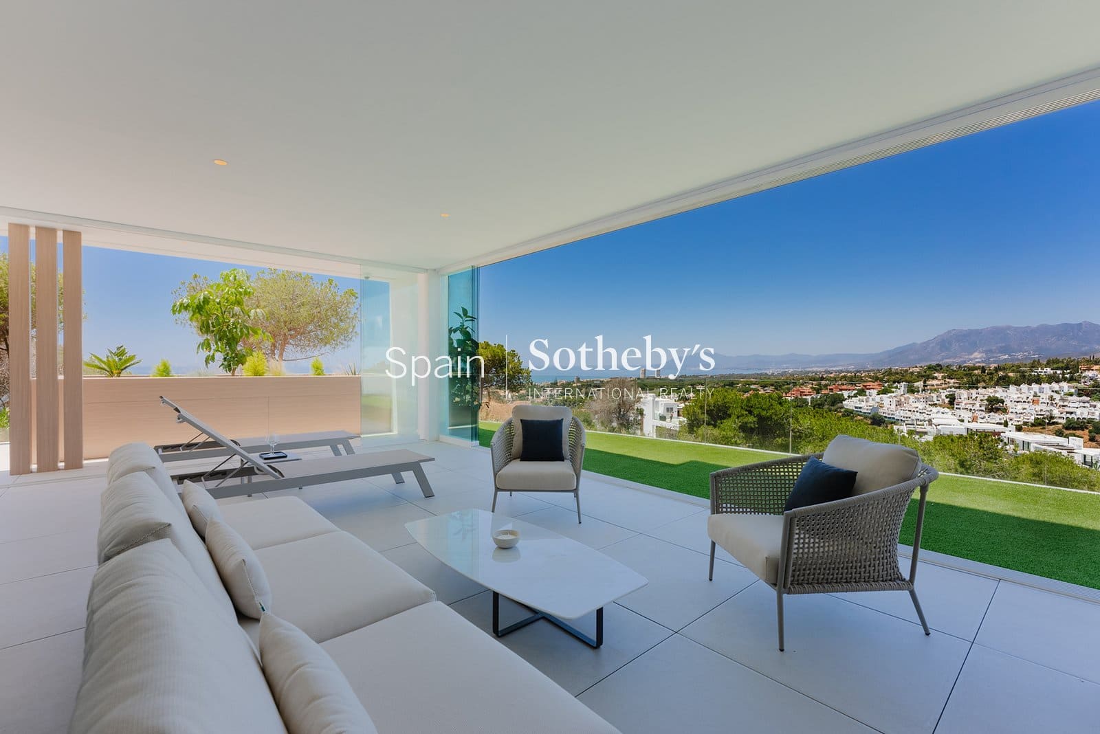 3 bedroom Flat for sale in Marbella with pool garage - € 2,080,000 (Ref: 9610105)