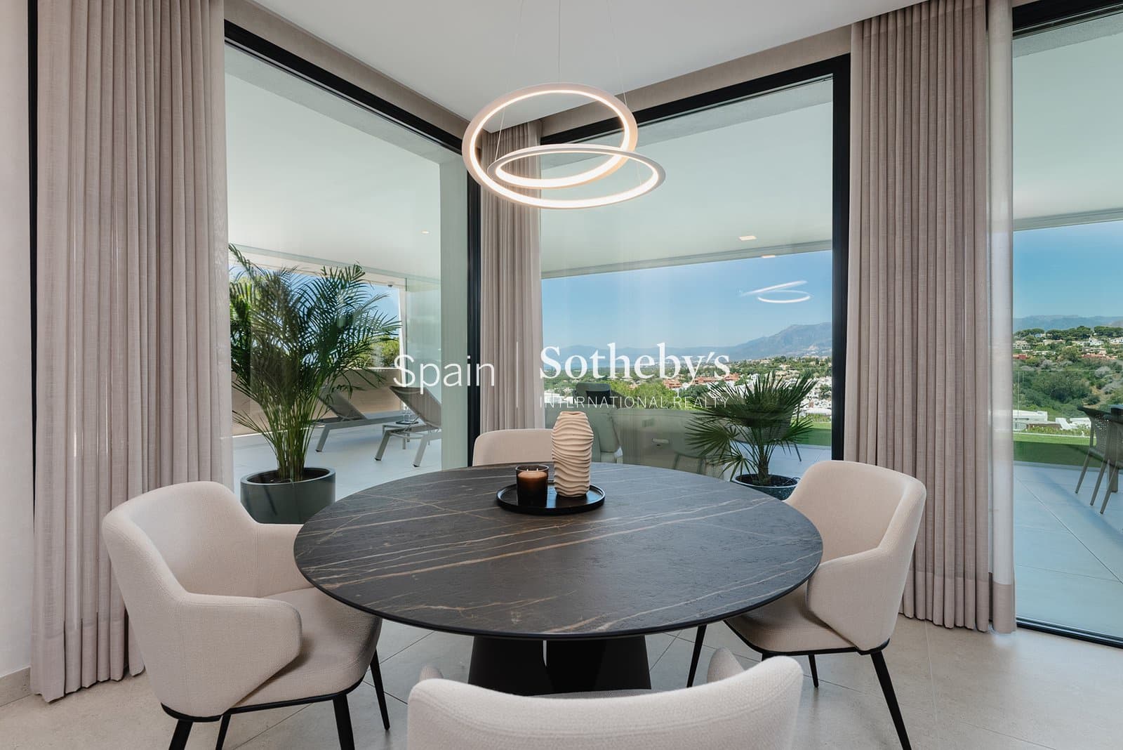 3 bedroom Flat for sale in Marbella with pool garage - € 2,080,000 (Ref: 9610105)