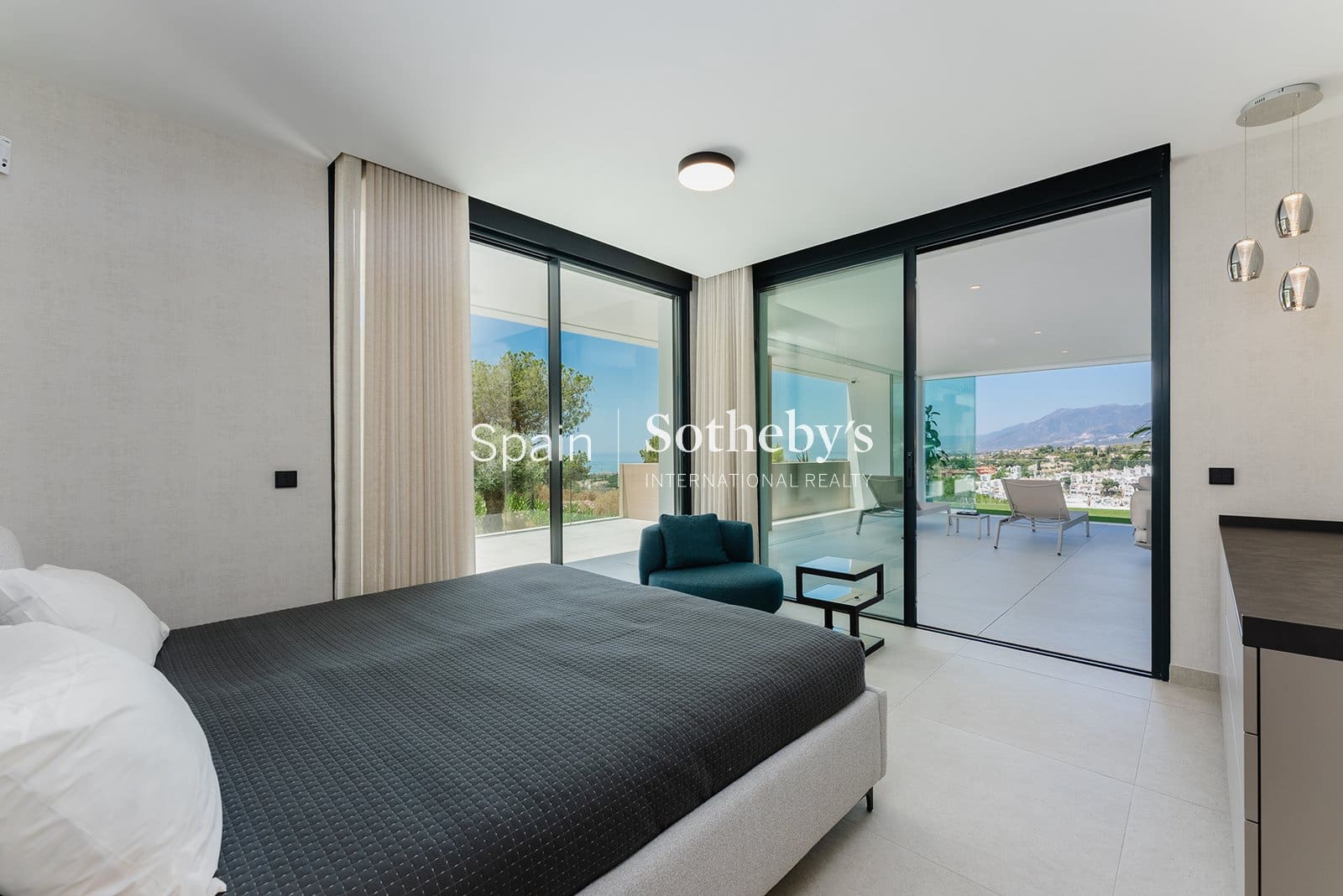 3 bedroom Flat for sale in Marbella with pool garage - € 2,080,000 (Ref: 9610105)