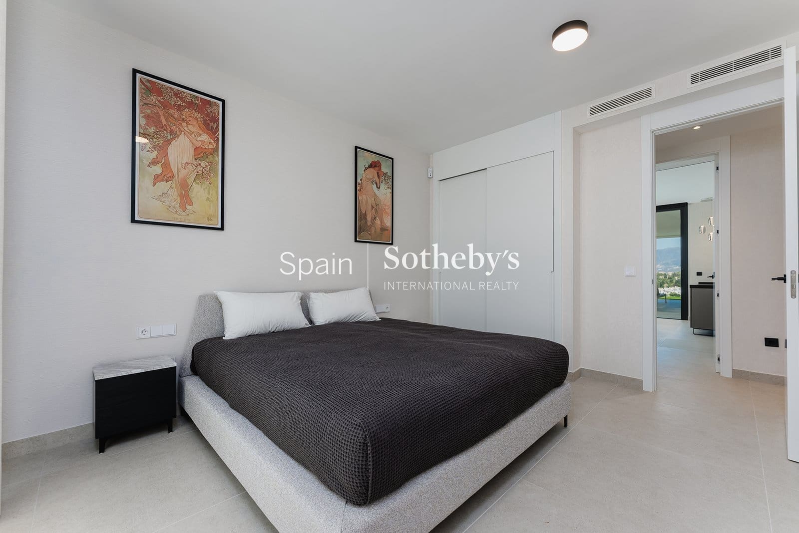 3 bedroom Flat for sale in Marbella with pool garage - € 2,080,000 (Ref: 9610105)