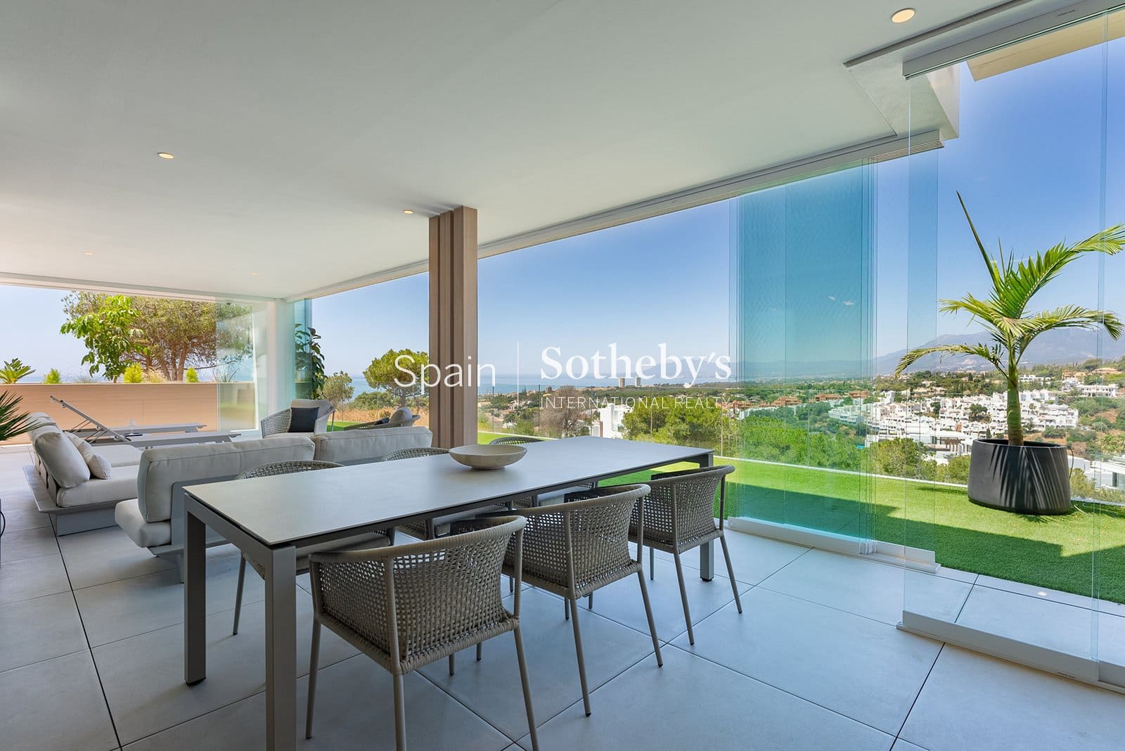 3 bedroom Flat for sale in Marbella with pool garage - € 2,080,000 (Ref: 9610105)