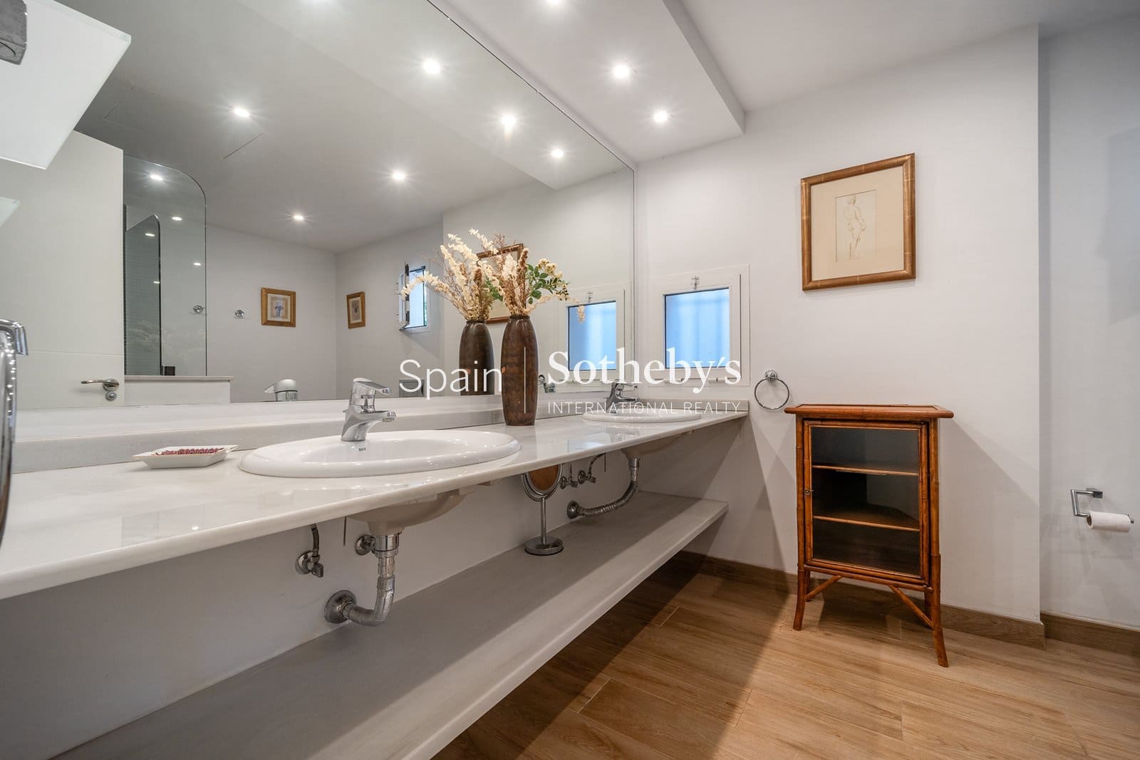 2 soverom Leilighet til salgs i Marbella med svømmebasseng garasje - € 2 425 000 (Ref: 9611889)