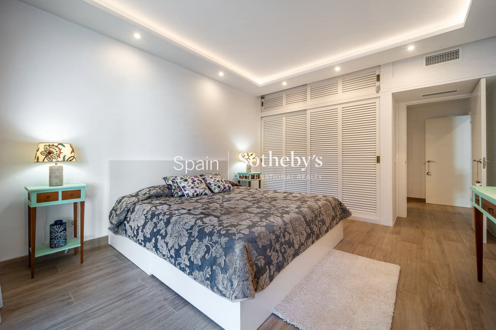 2 soverom Leilighet til salgs i Marbella med svømmebasseng garasje - € 2 425 000 (Ref: 9611889)