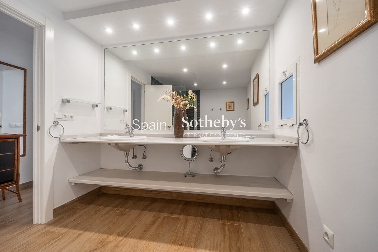 2 soverom Leilighet til salgs i Marbella med svømmebasseng garasje - € 2 425 000 (Ref: 9611889)