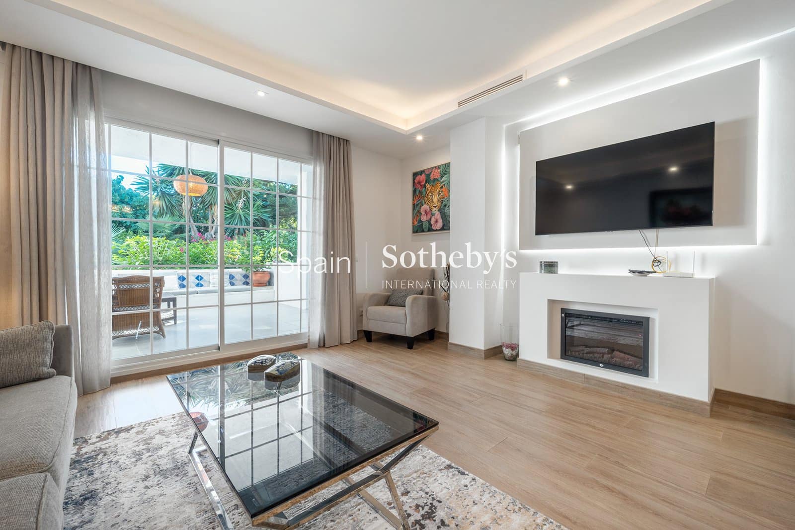 2 soverom Leilighet til salgs i Marbella med svømmebasseng garasje - € 2 425 000 (Ref: 9611889)