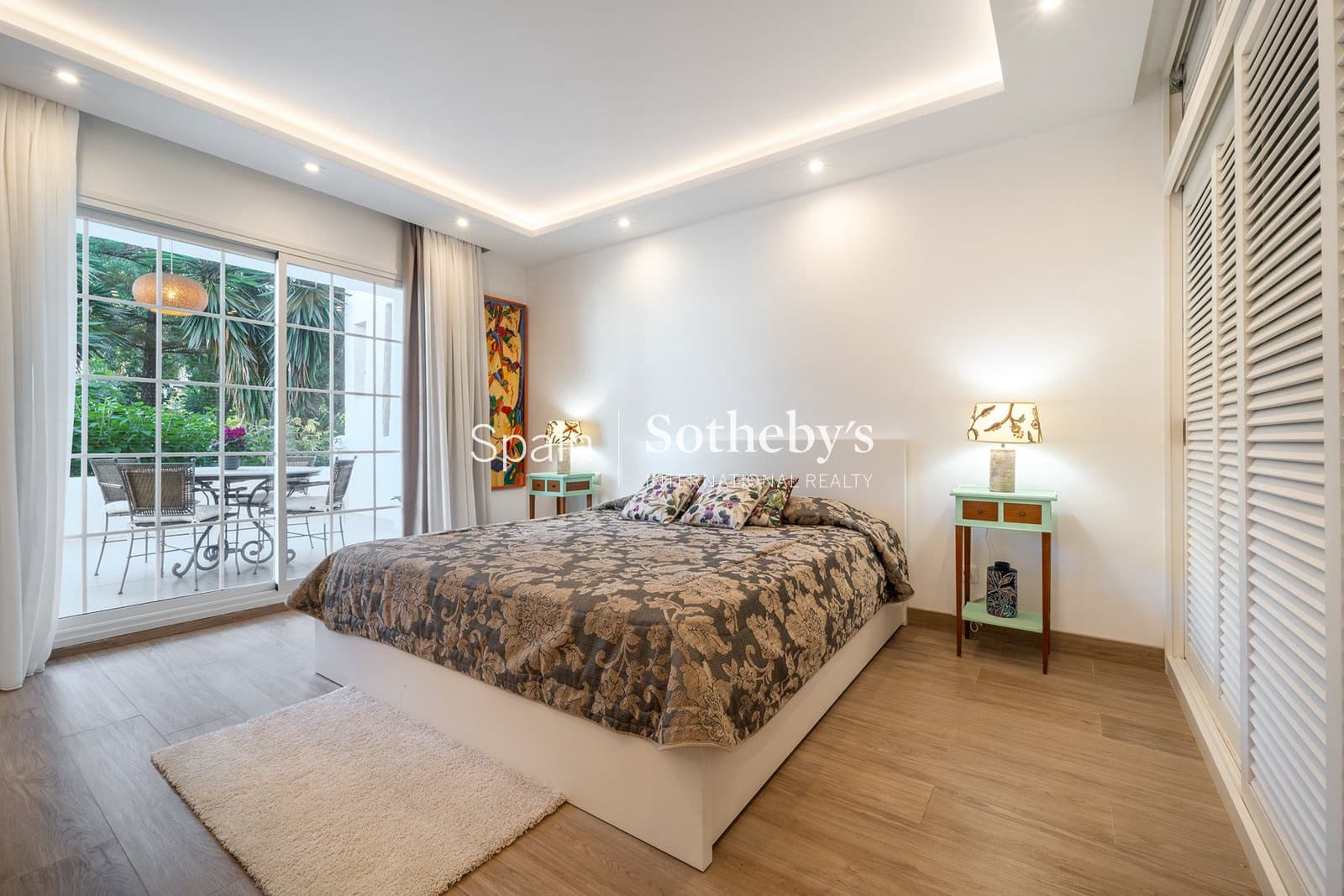 2 soverom Leilighet til salgs i Marbella med svømmebasseng garasje - € 2 425 000 (Ref: 9611889)