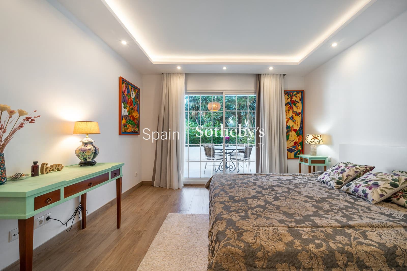 2 soverom Leilighet til salgs i Marbella med svømmebasseng garasje - € 2 425 000 (Ref: 9611889)