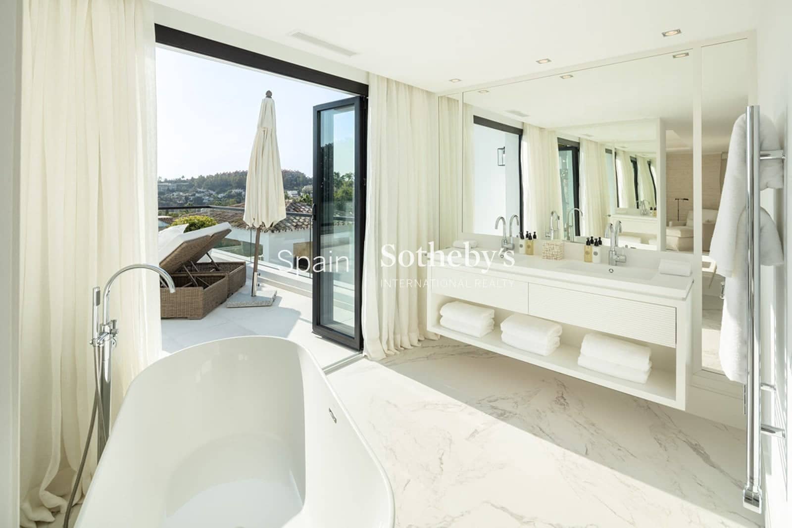 5 quarto Moradia para venda em Nueva Andalucia com piscina garagem - 10 950 000 € (Ref: 9611993)