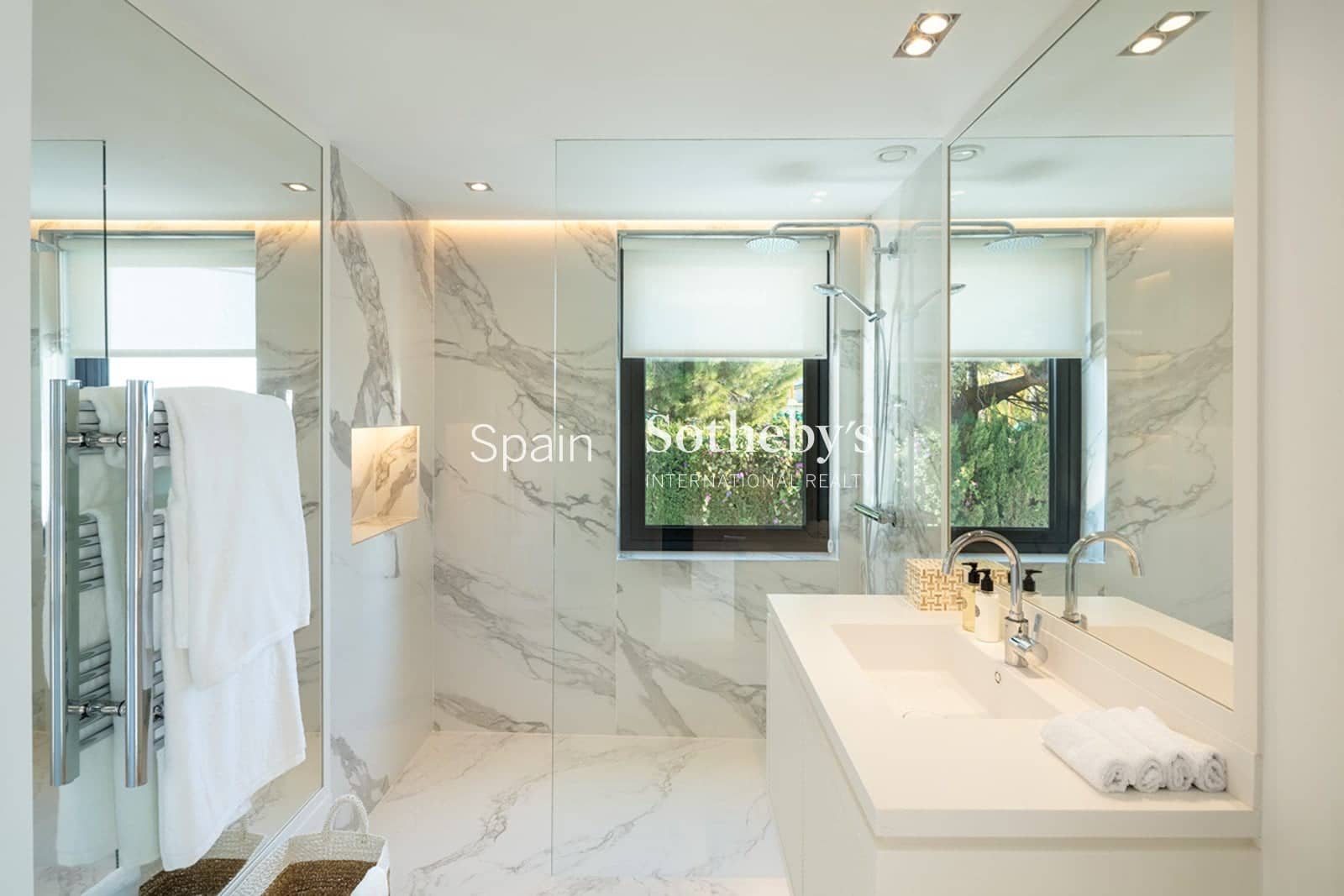 5 quarto Moradia para venda em Nueva Andalucia com piscina garagem - 10 950 000 € (Ref: 9611993)