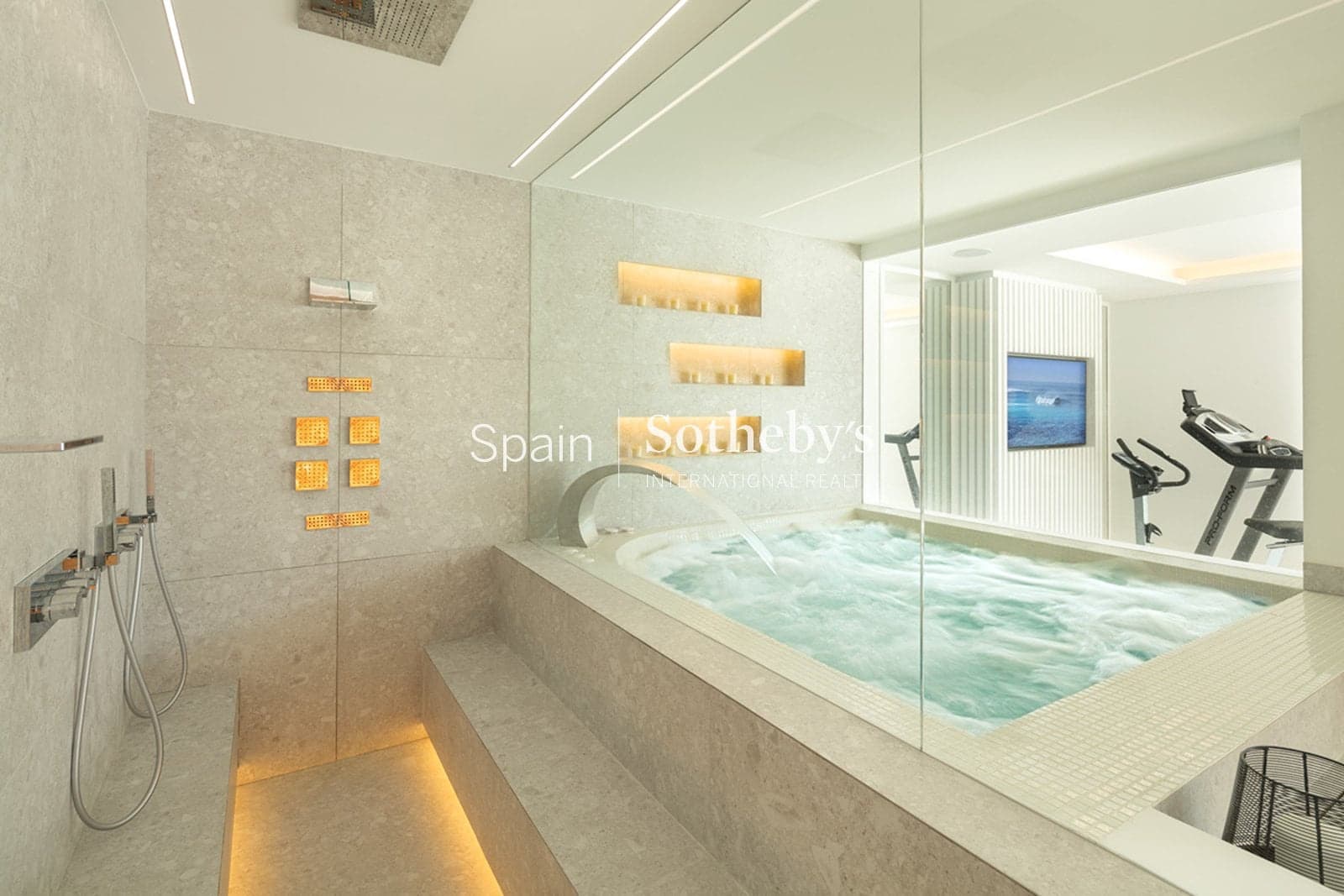 5 quarto Moradia para venda em Nueva Andalucia com piscina garagem - 10 950 000 € (Ref: 9611993)