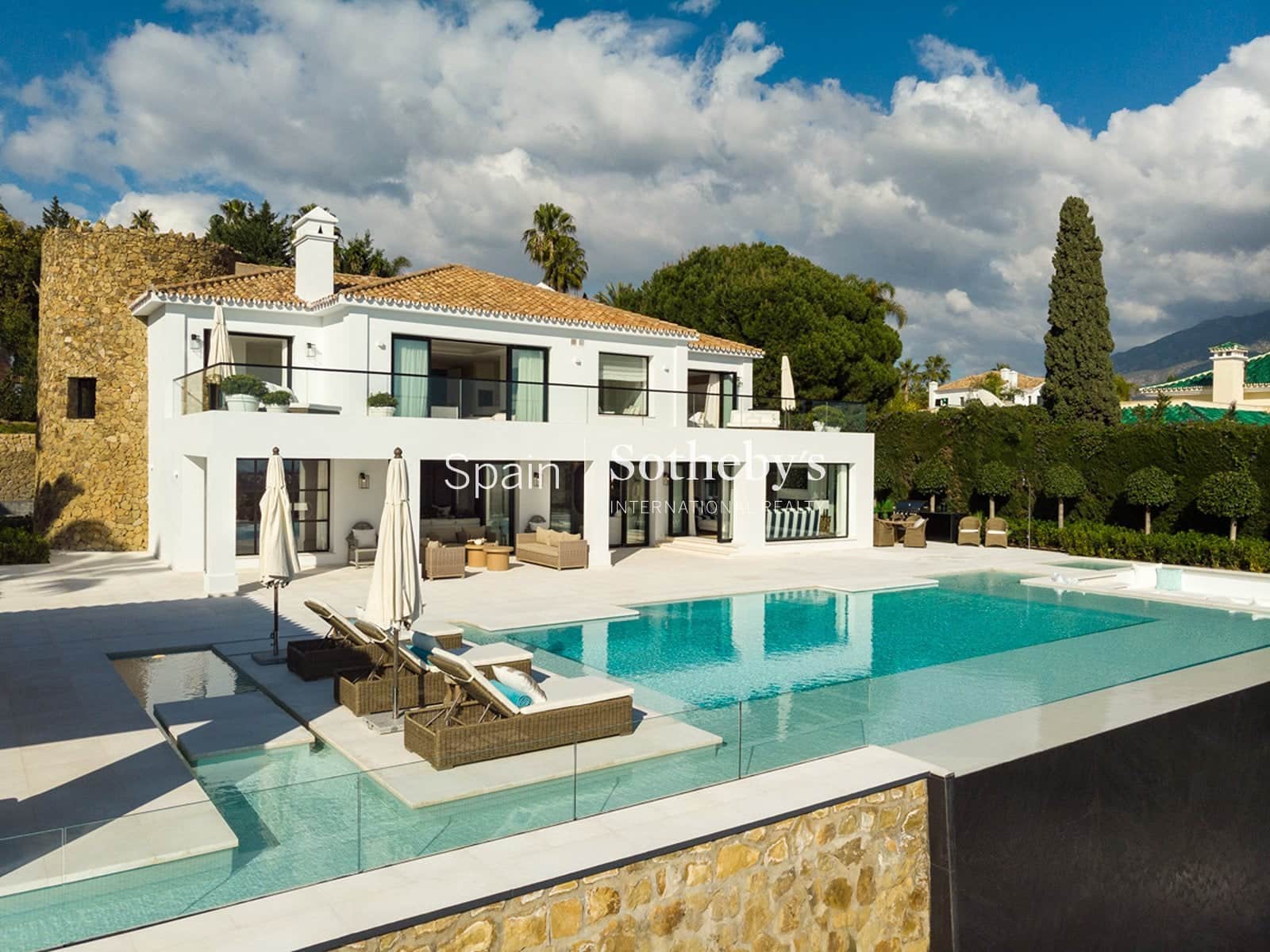 5 quarto Moradia para venda em Nueva Andalucia com piscina garagem - 10 950 000 € (Ref: 9611993)