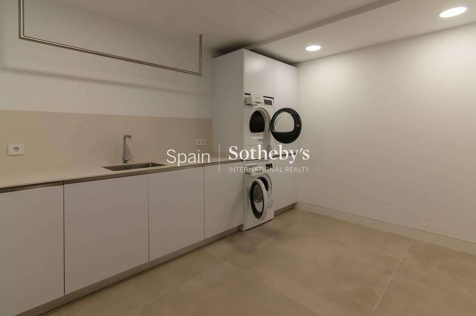 5 bedroom Villa for sale in Sotogrande with pool garage - € 5,400,000 (Ref: 9611994)