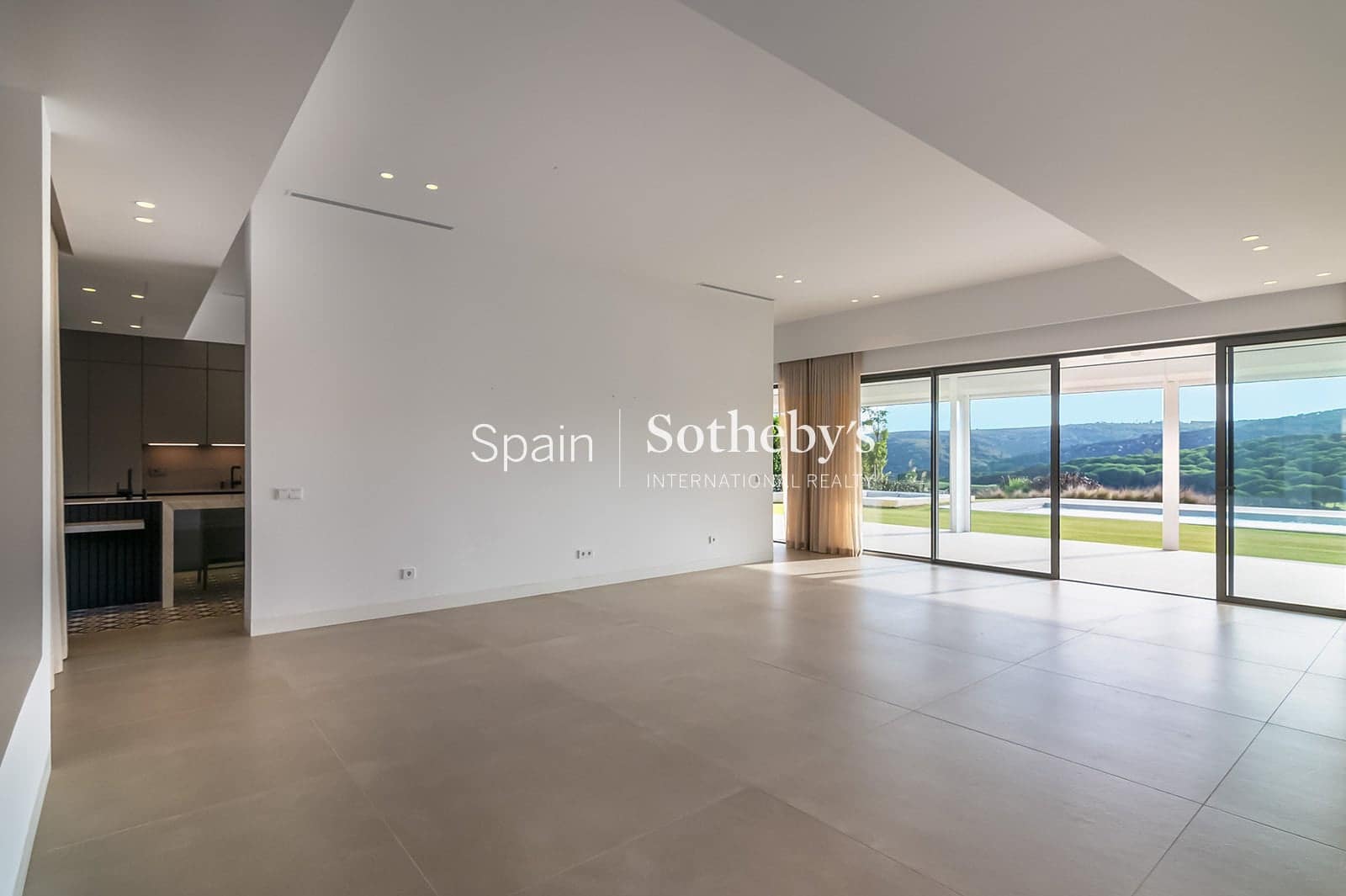 5 bedroom Villa for sale in Sotogrande with pool garage - € 5,400,000 (Ref: 9611994)
