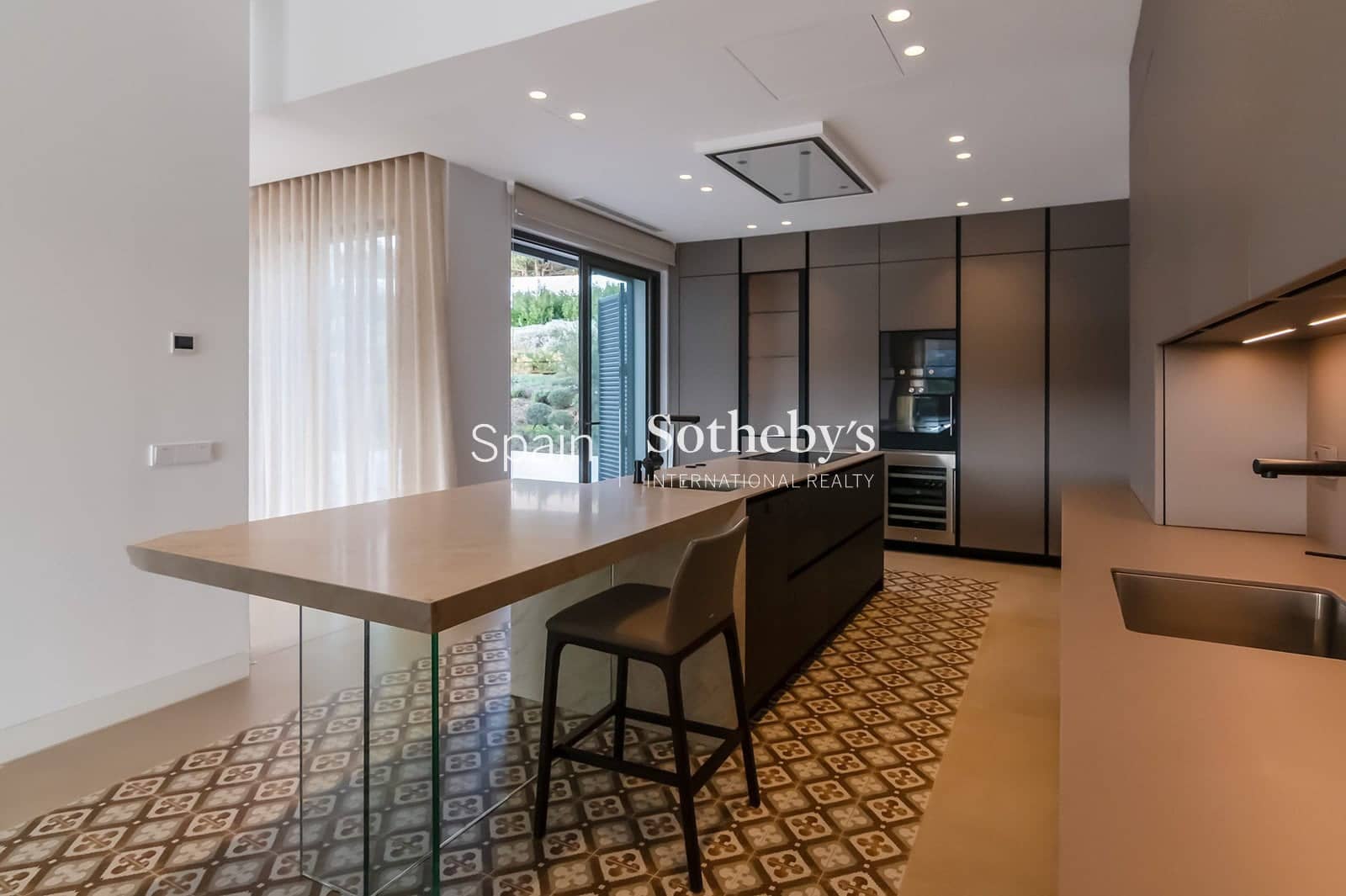 5 bedroom Villa for sale in Sotogrande with pool garage - € 5,400,000 (Ref: 9611994)