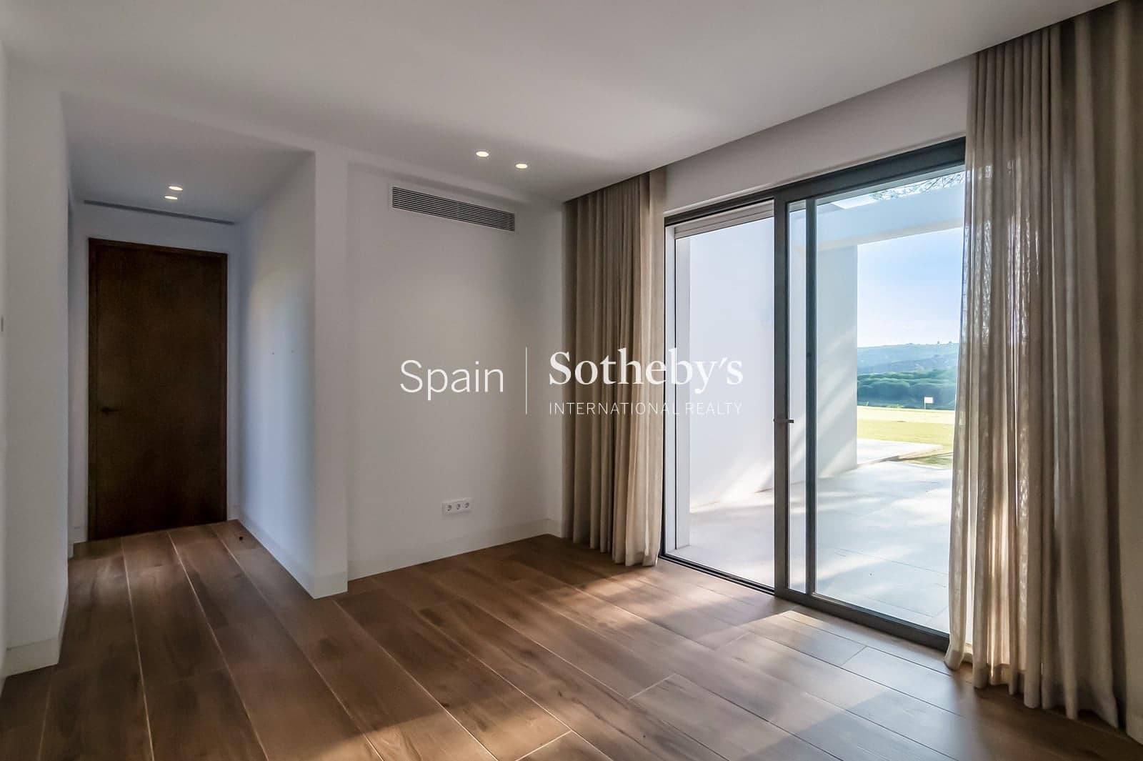 5 bedroom Villa for sale in Sotogrande with pool garage - € 5,400,000 (Ref: 9611994)